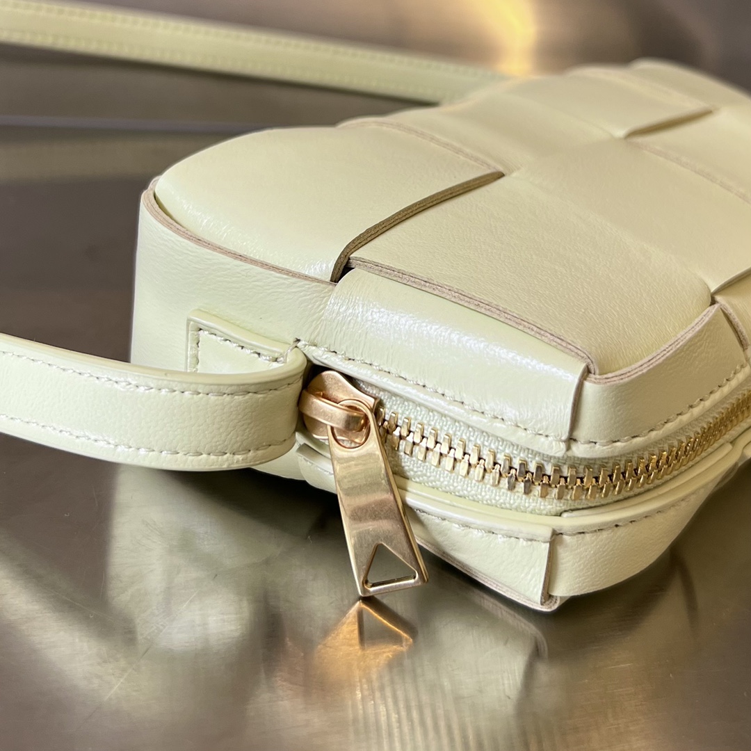 bo*te*ga Ve*ne*ta mini cassette cross-body bag