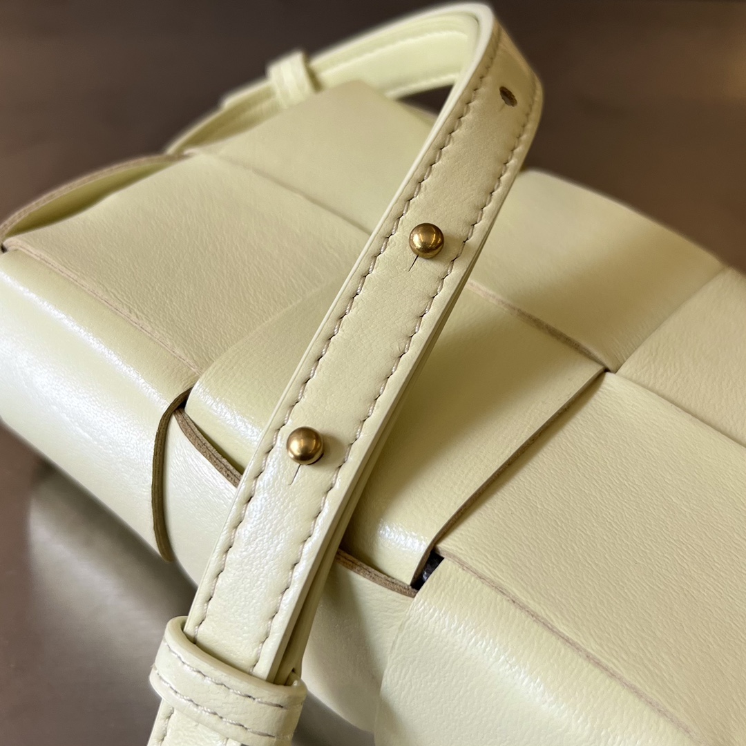 bo*te*ga Ve*ne*ta mini cassette cross-body bag