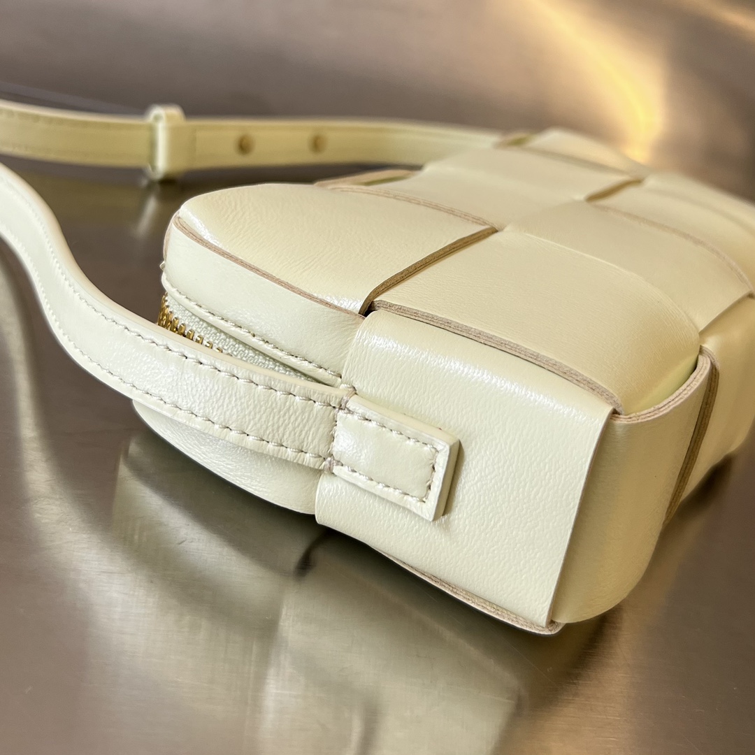 bo*te*ga Ve*ne*ta mini cassette cross-body bag