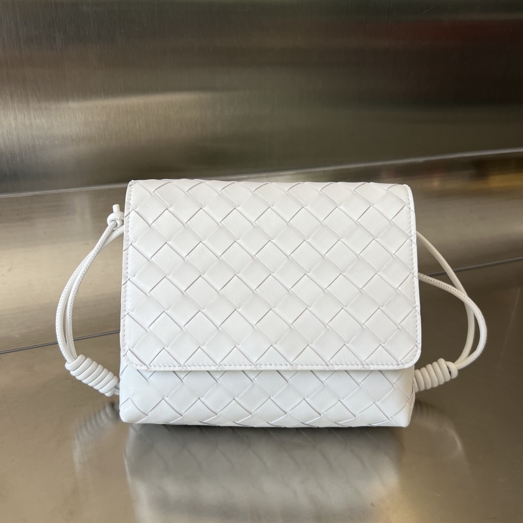 bo*te*ga Ve*ne*ta mini intrecciato cross-body bag