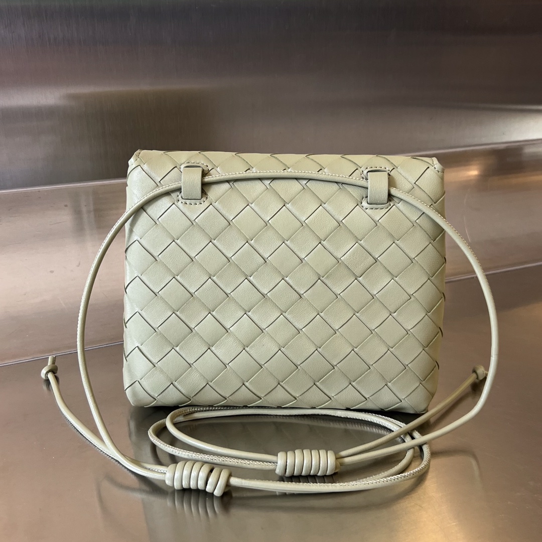 bo*te*ga Ve*ne*ta mini intrecciato cross-body bag
