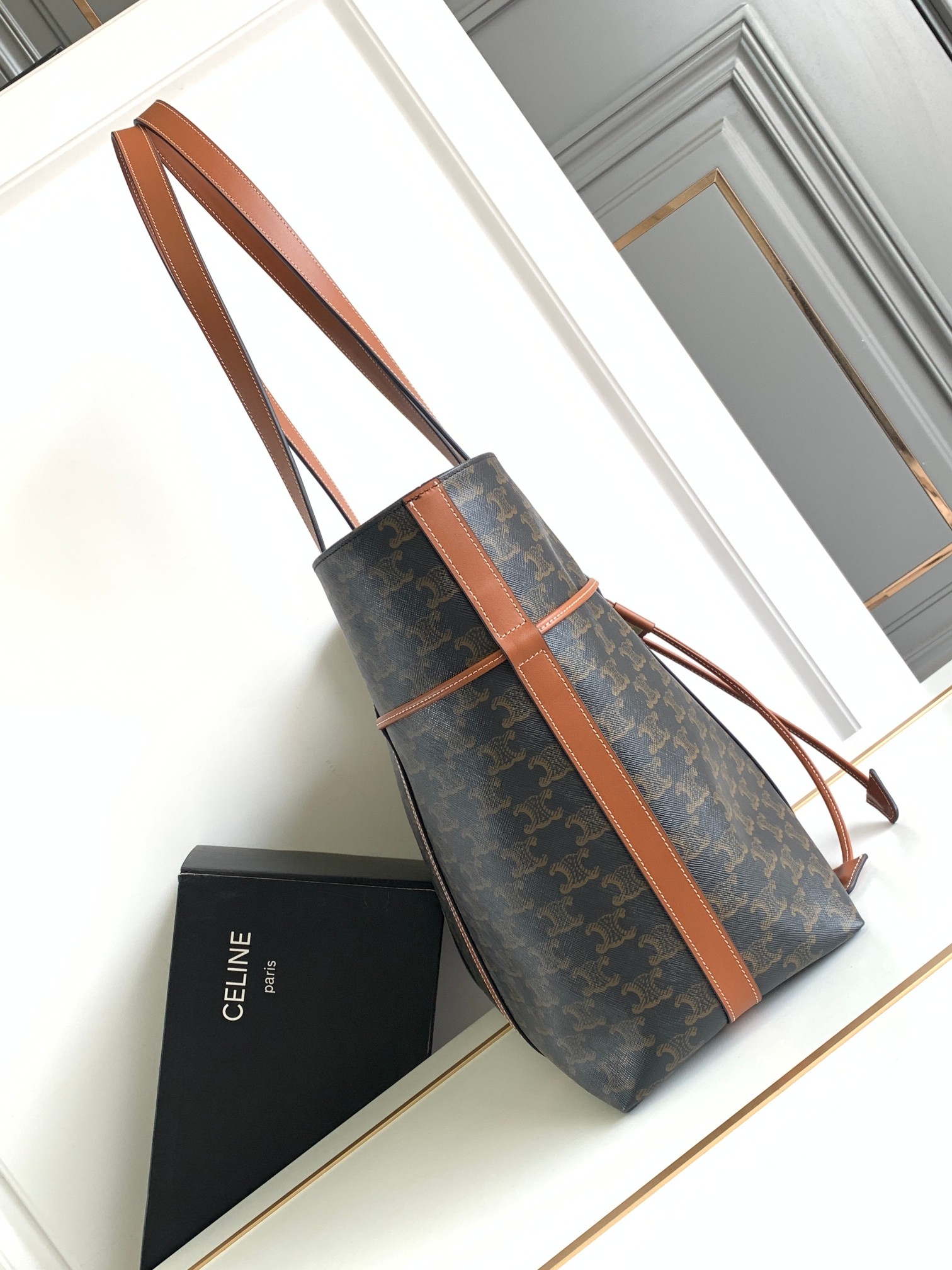 Ce**e cabas drawstring in triomphe canvas and calfskin tan