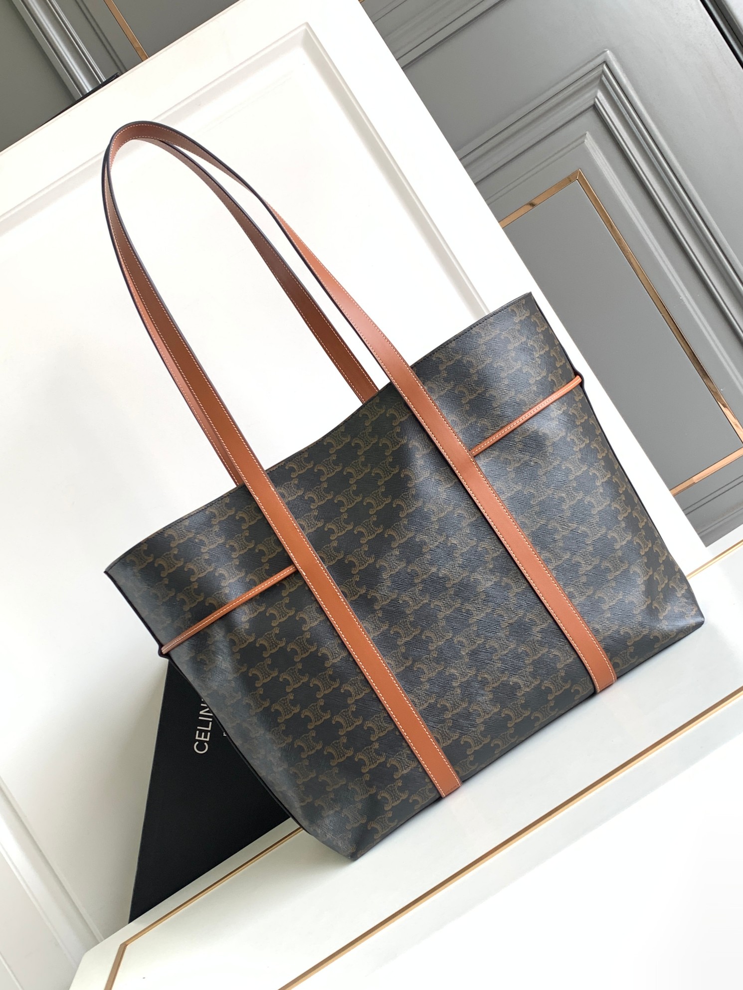 Ce**e cabas drawstring in triomphe canvas and calfskin tan