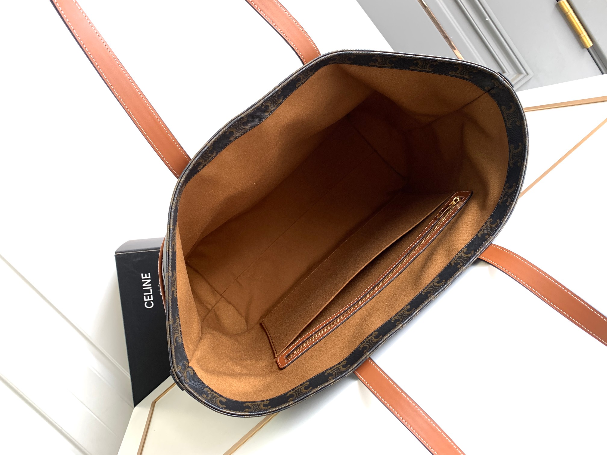 Ce**e cabas drawstring in triomphe canvas and calfskin tan