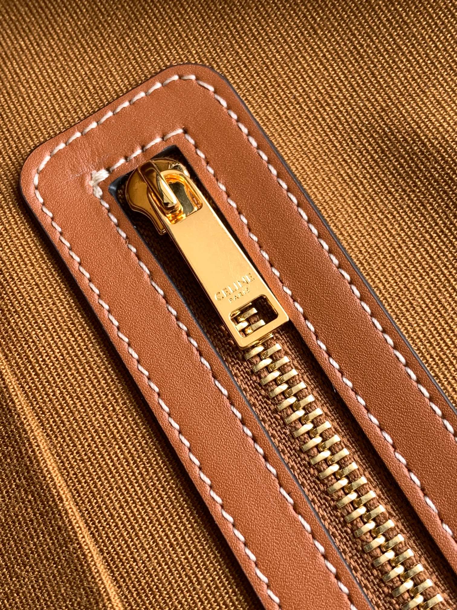 Ce**e cabas drawstring in triomphe canvas and calfskin tan