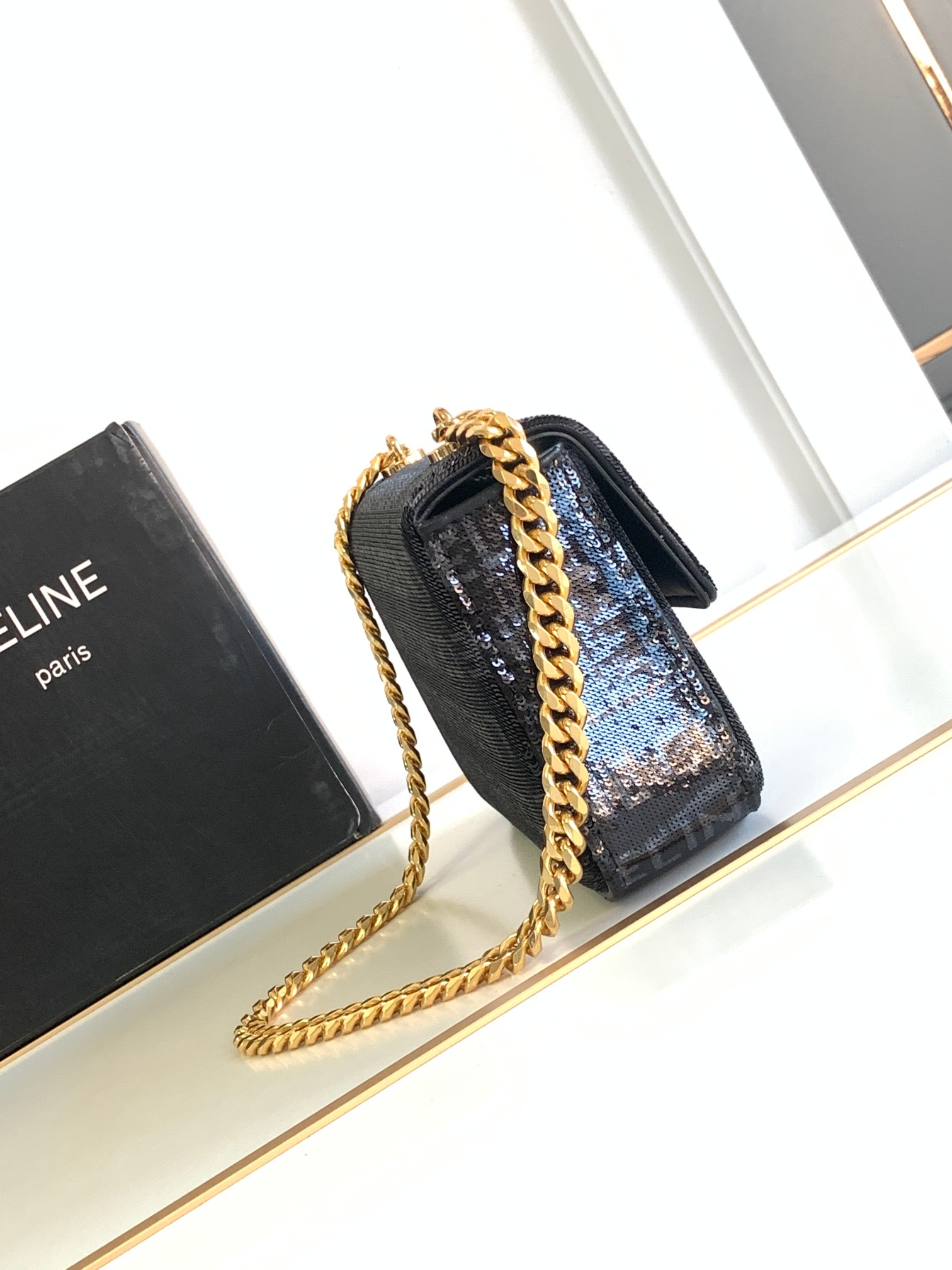 Ce**e Ce**e chain shoulder bag claude
