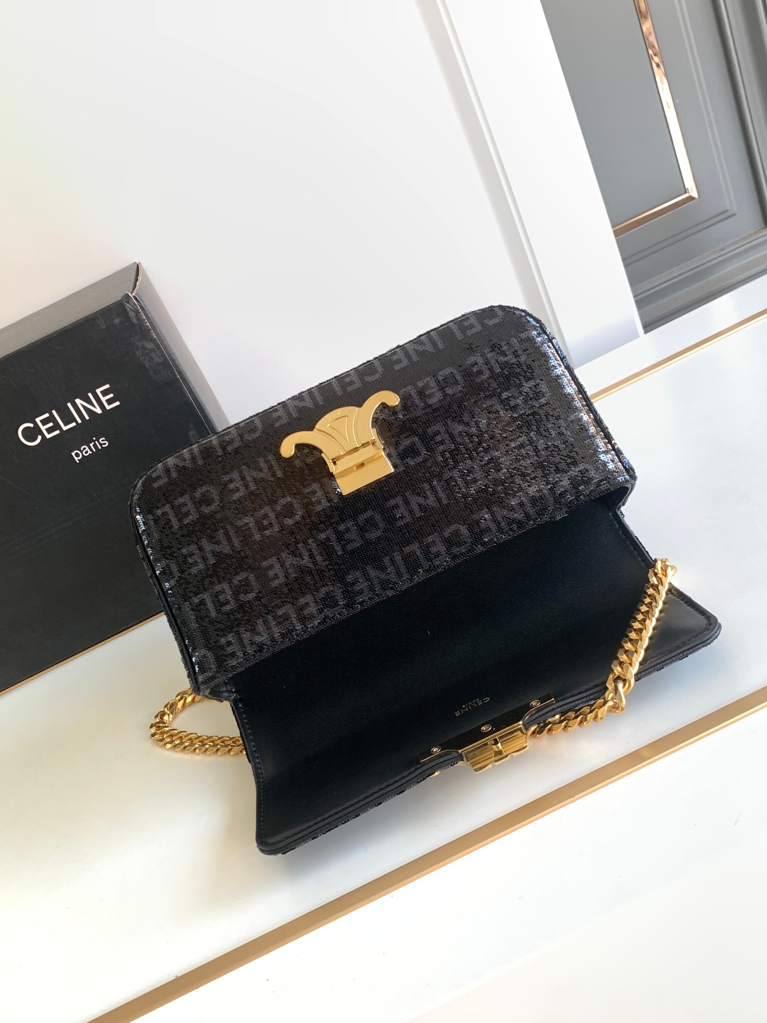 Ce**e Ce**e chain shoulder bag claude