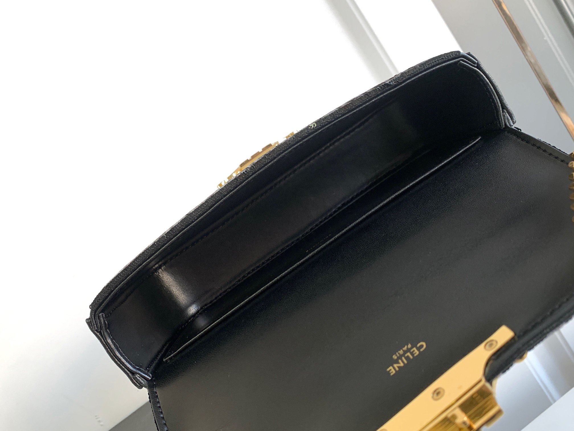 Ce**e Ce**e chain shoulder bag claude