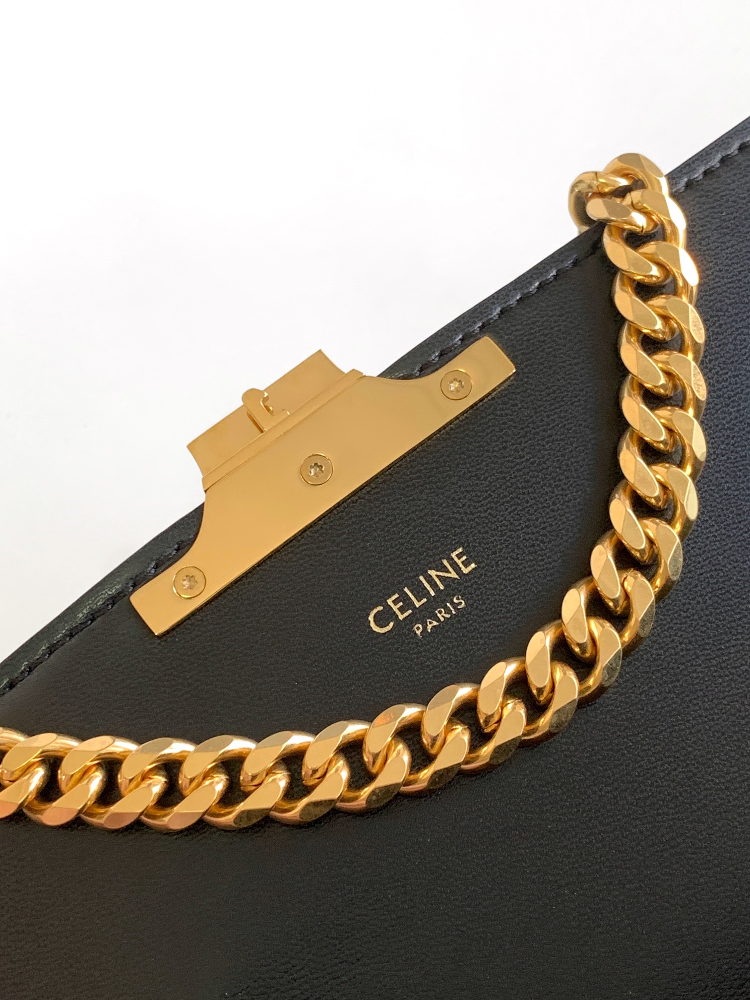 Ce**e Ce**e chain shoulder bag claude