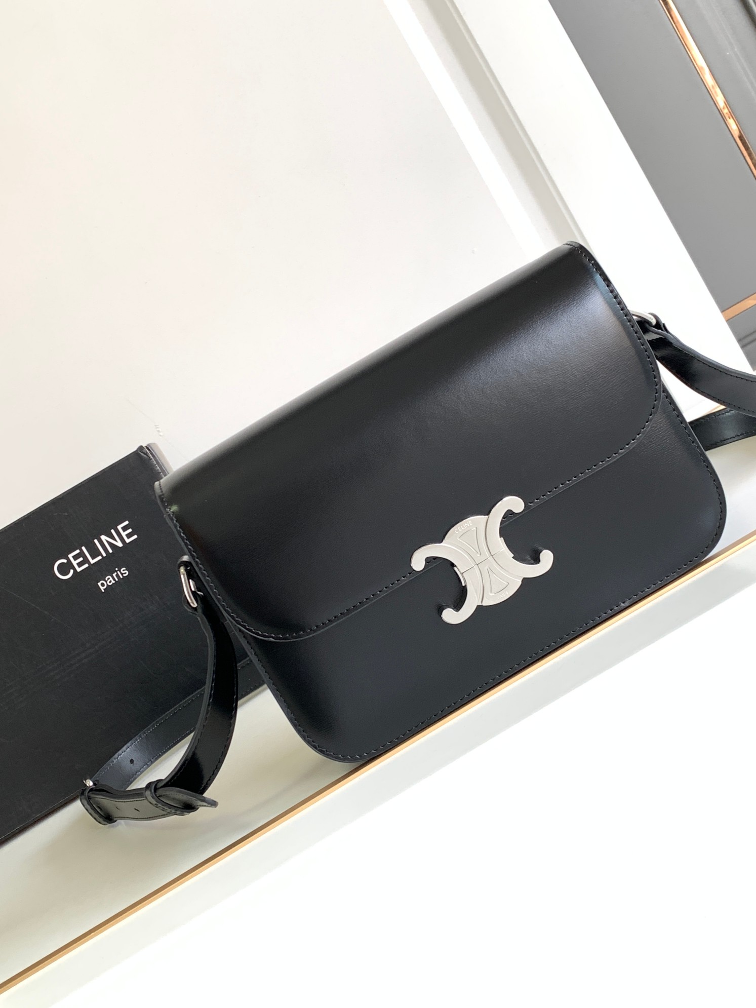 Ce**e classique triomphe bag