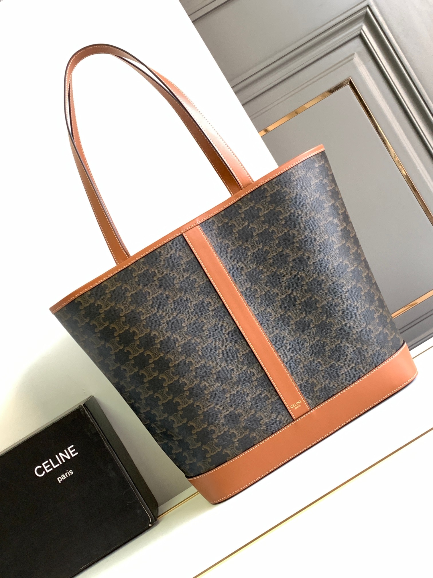 Ce**e medium cabas in triomphe canvas and calfskin