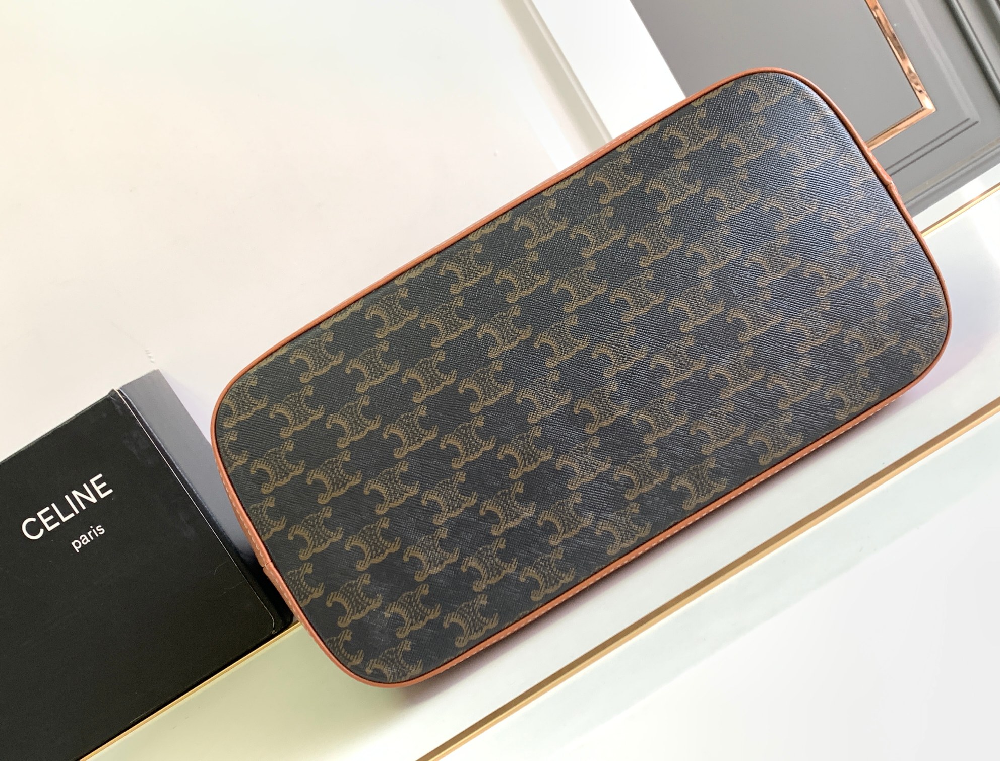 Ce**e medium cabas in triomphe canvas and calfskin