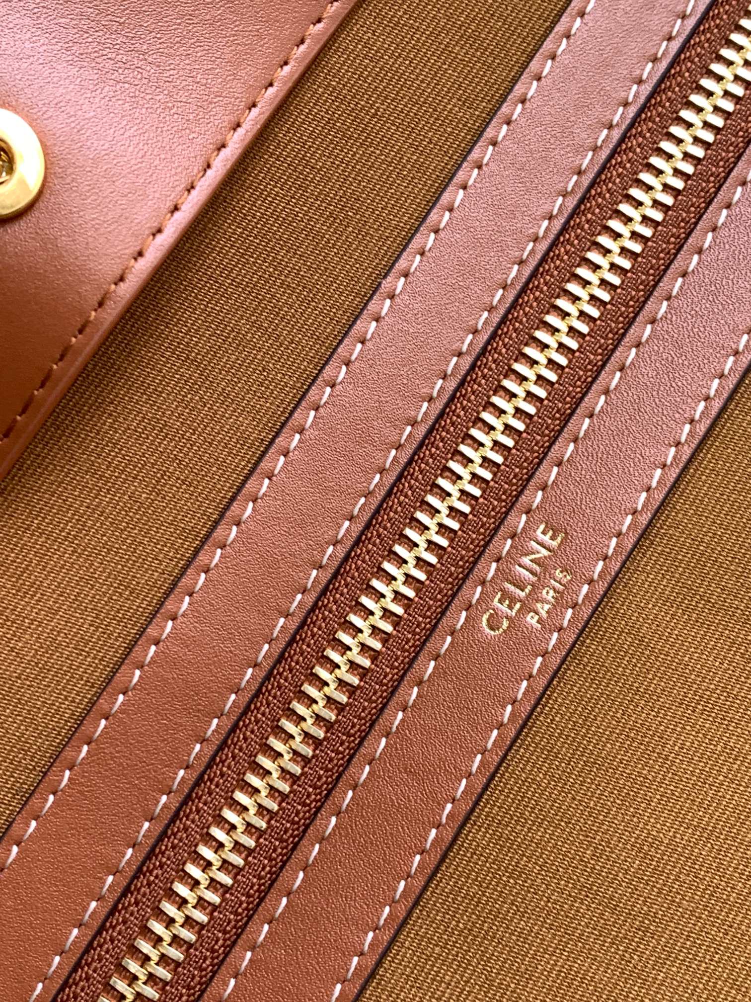 Ce**e medium cabas in triomphe canvas and calfskin