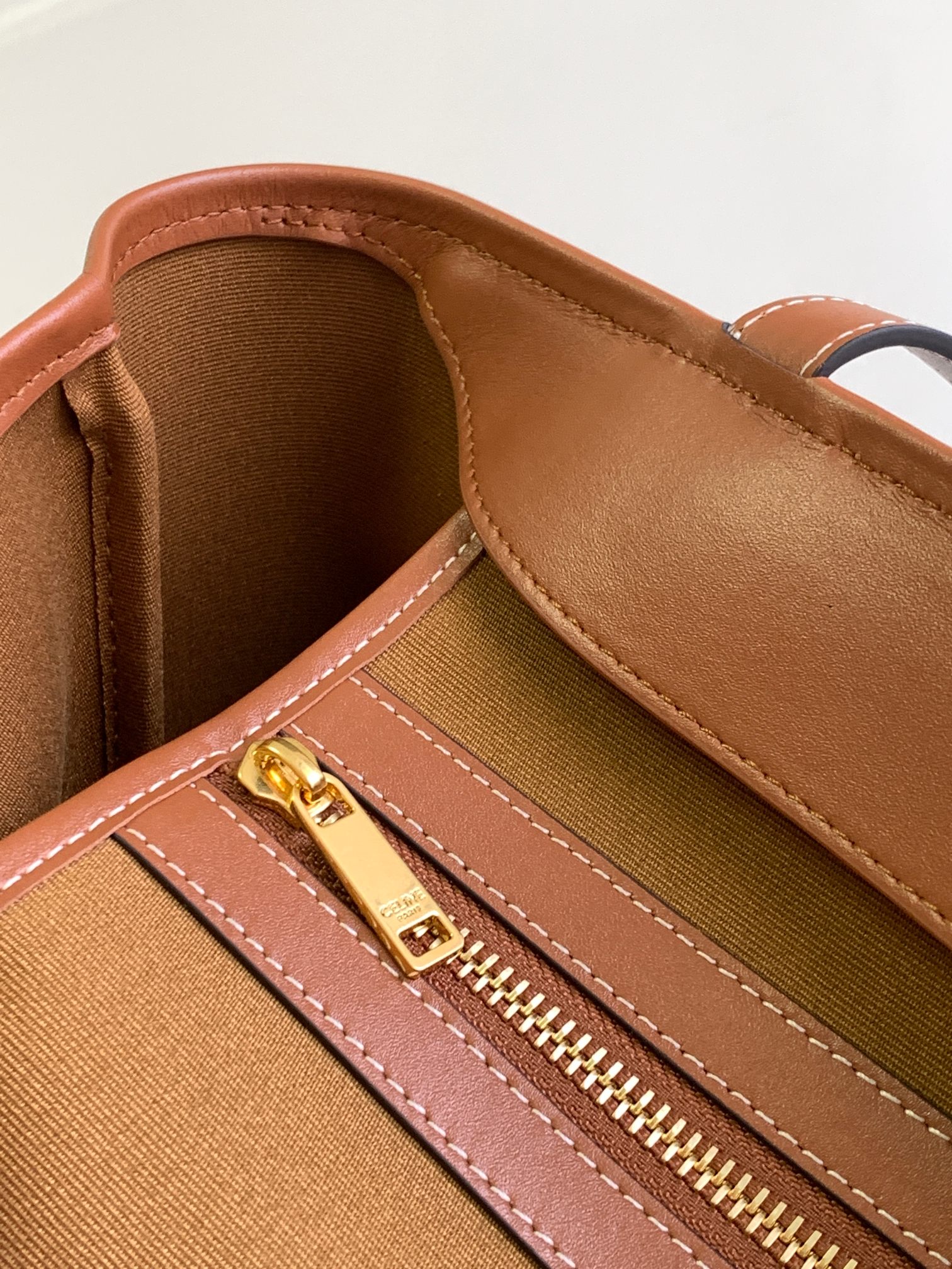 Ce**e medium cabas in triomphe canvas and calfskin