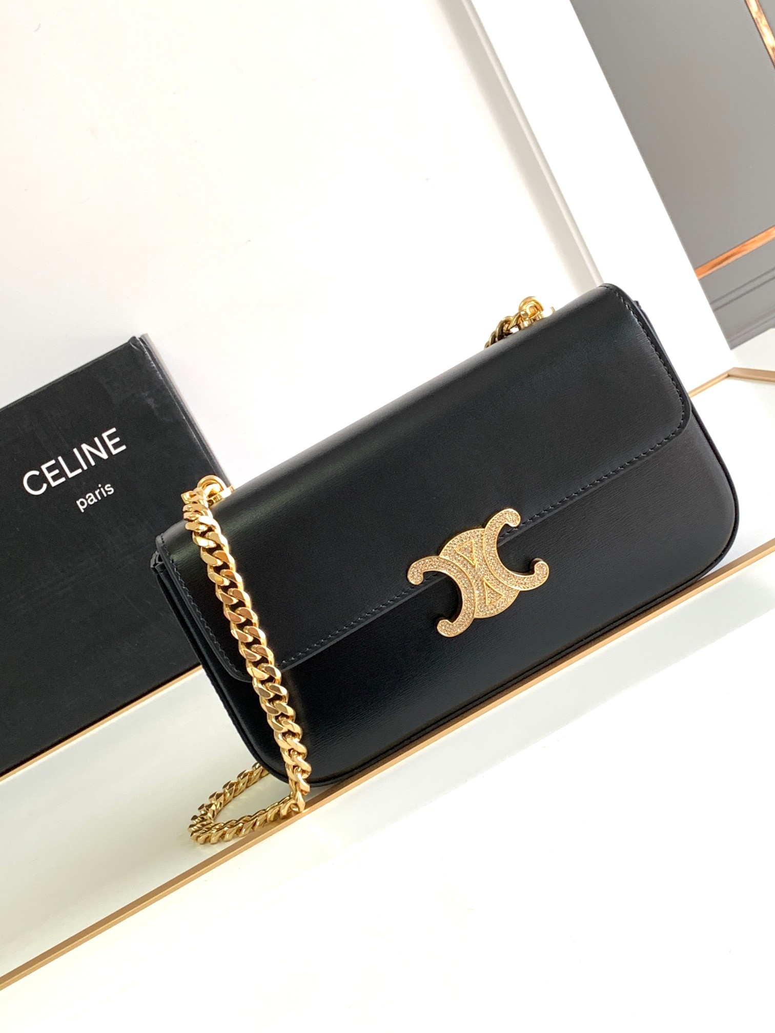 Ce**e chain shoulder bag claude