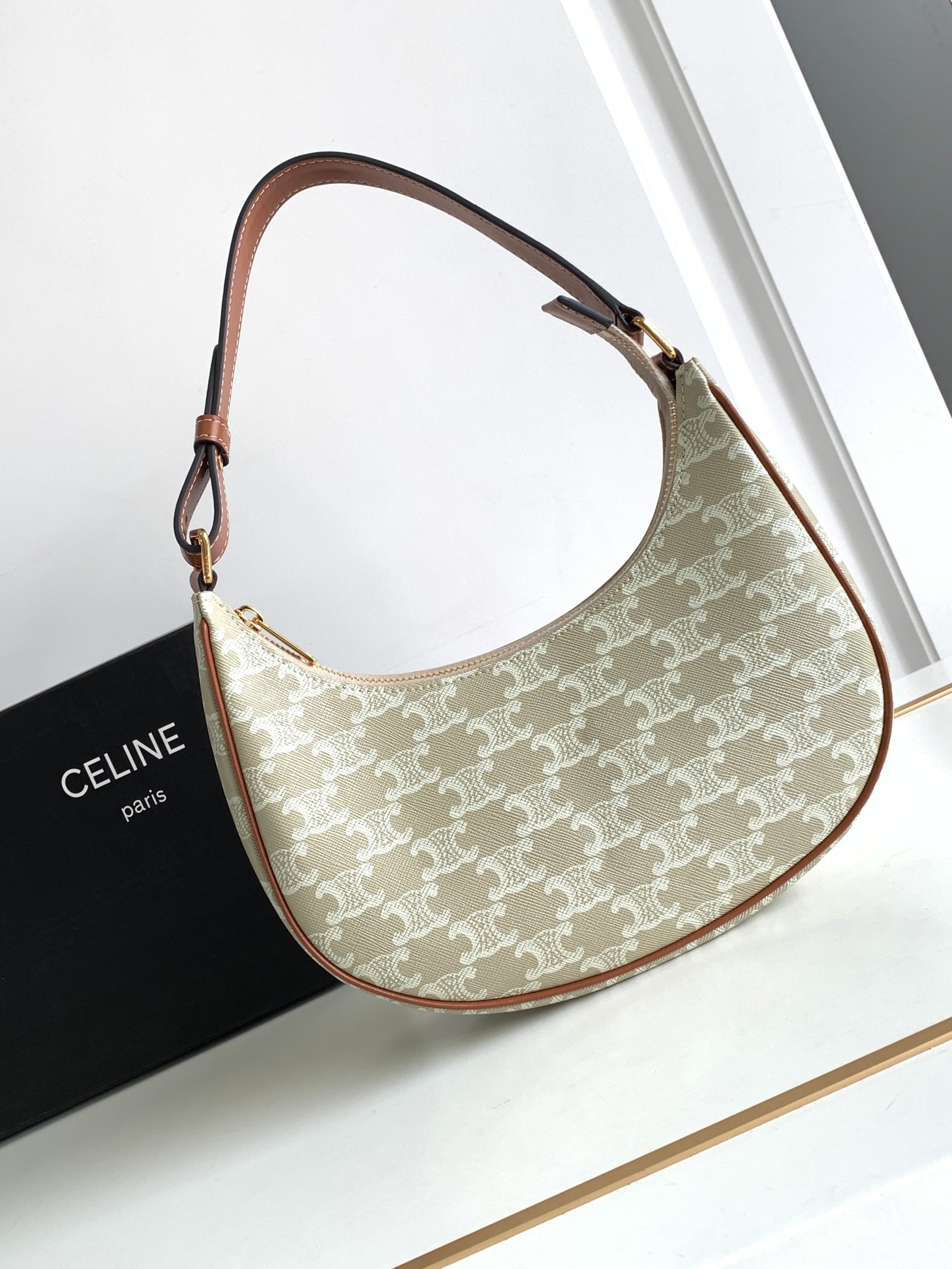 Ce**e ava triomphe bag