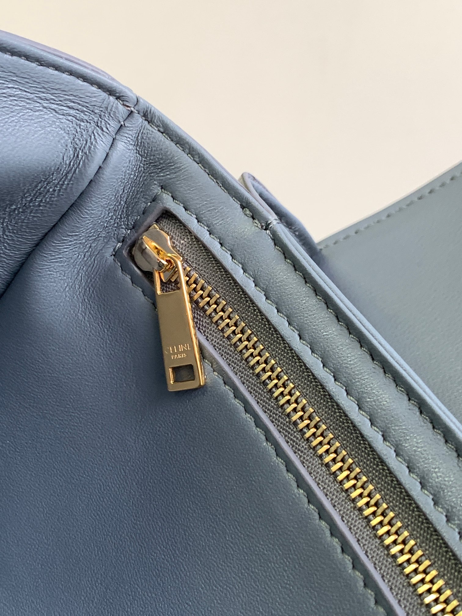 Ce**e classique triomphe bag