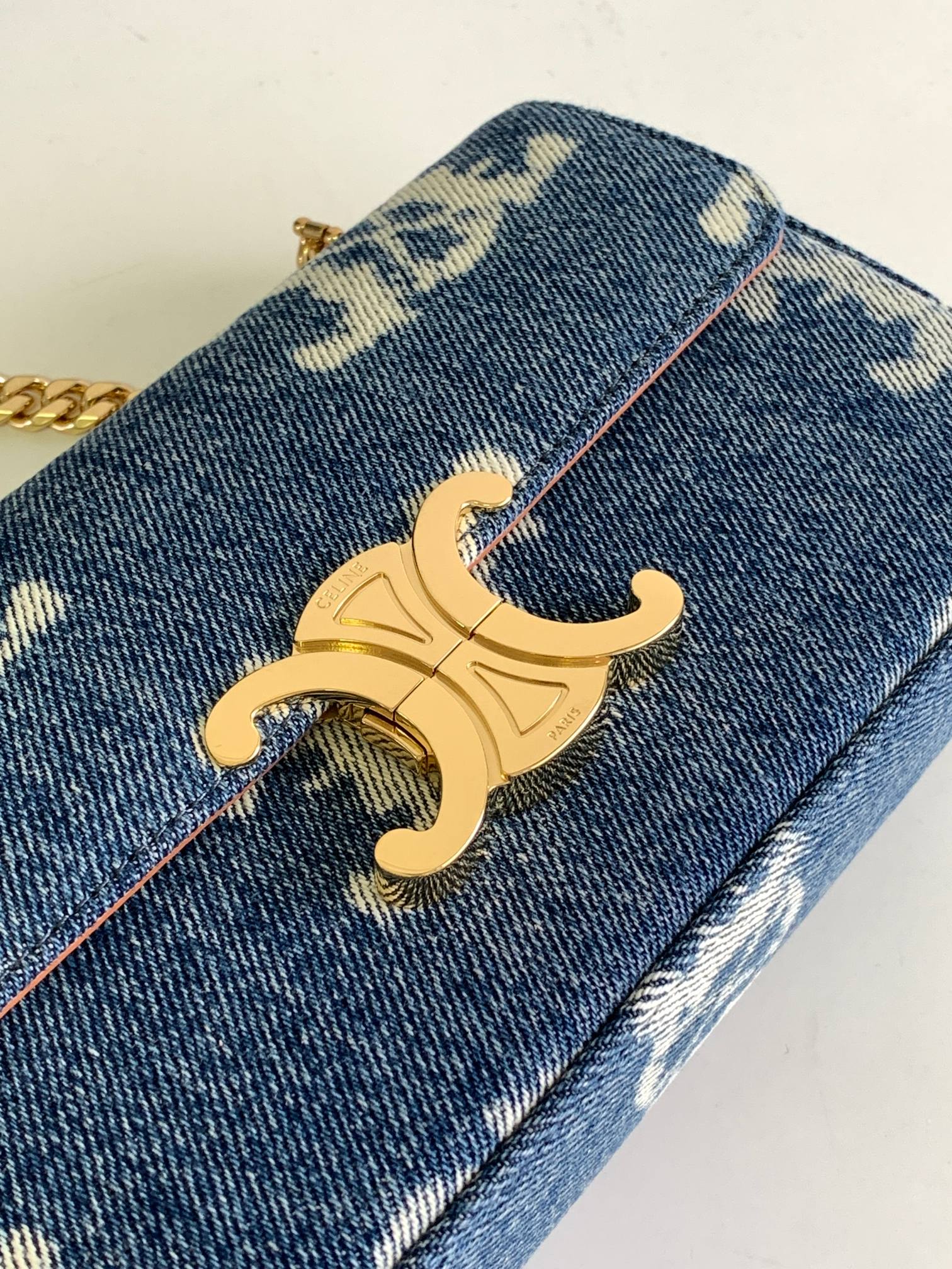 Ce**e Ce**e chain shoulder bag claude