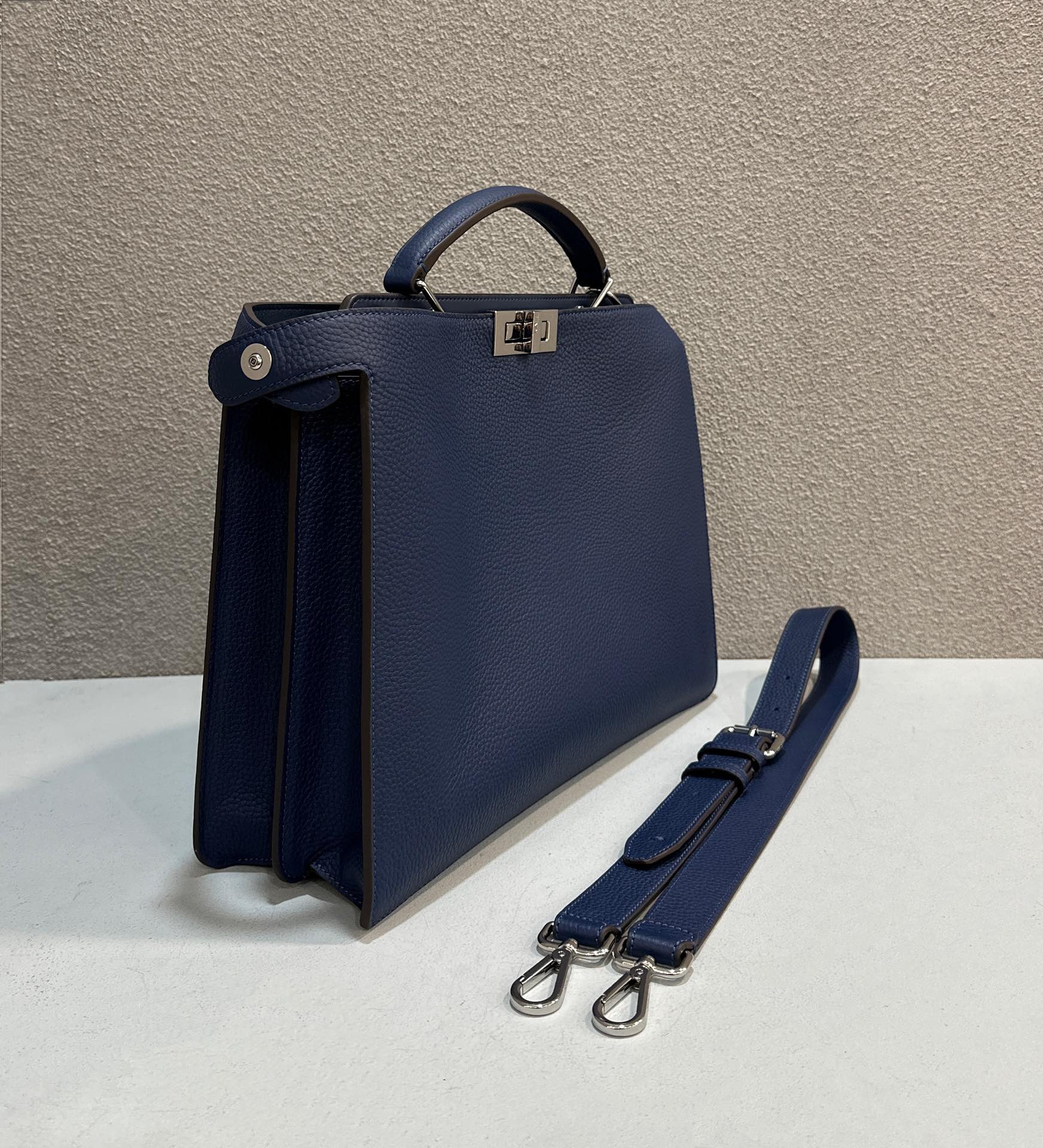 F**di peekaboo i see u handbag