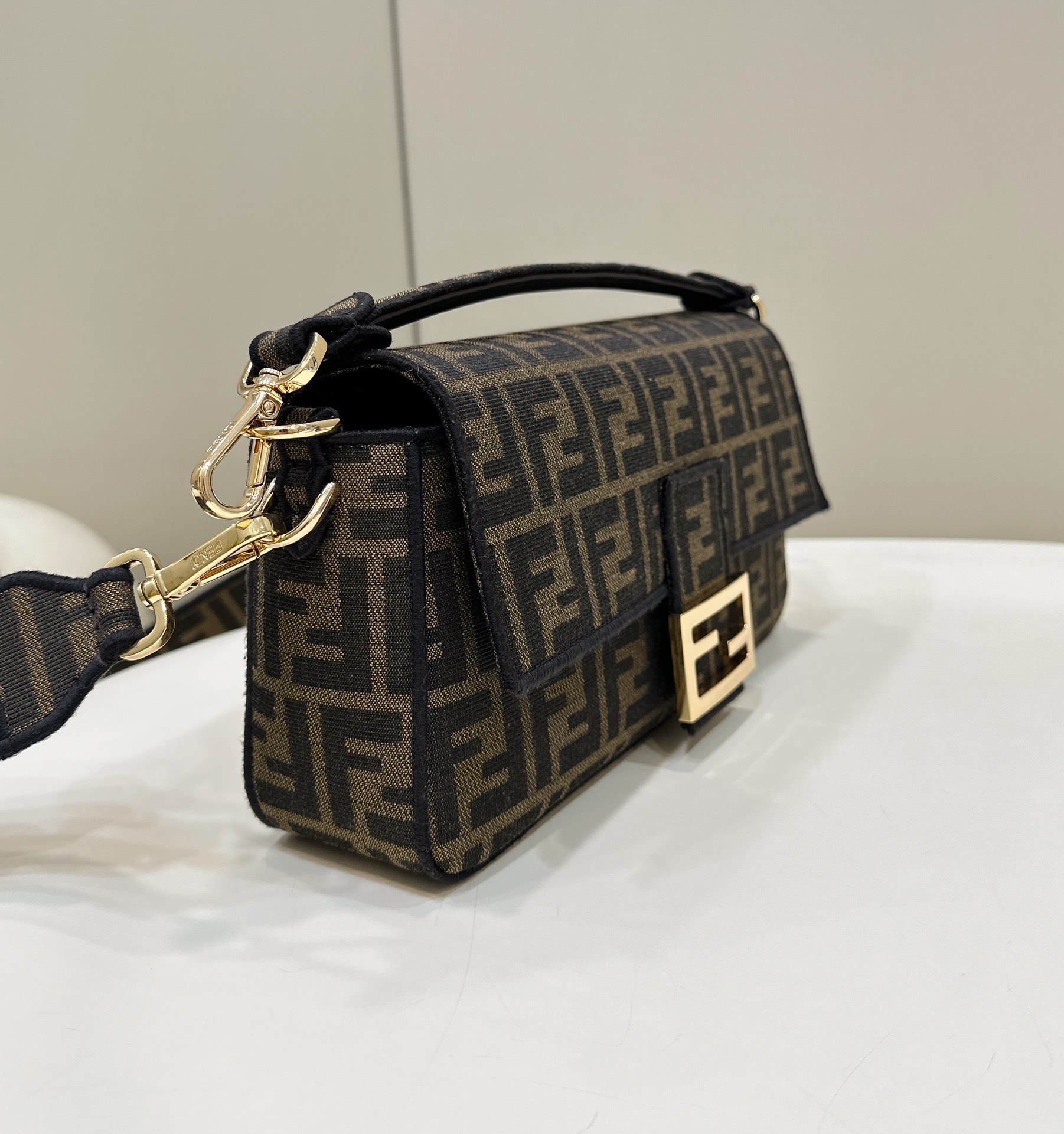 F**di baguette medium bag