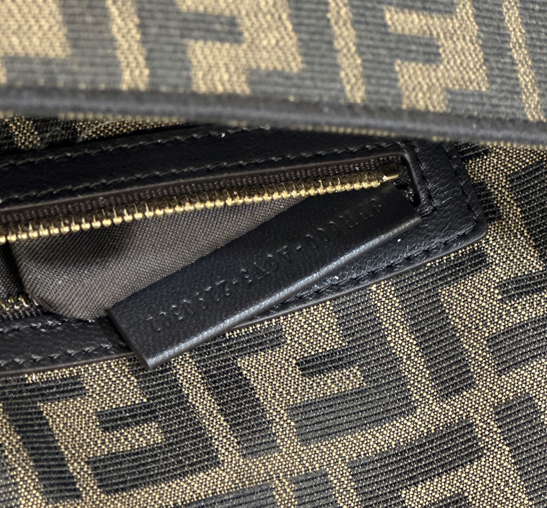 F**di baguette medium bag