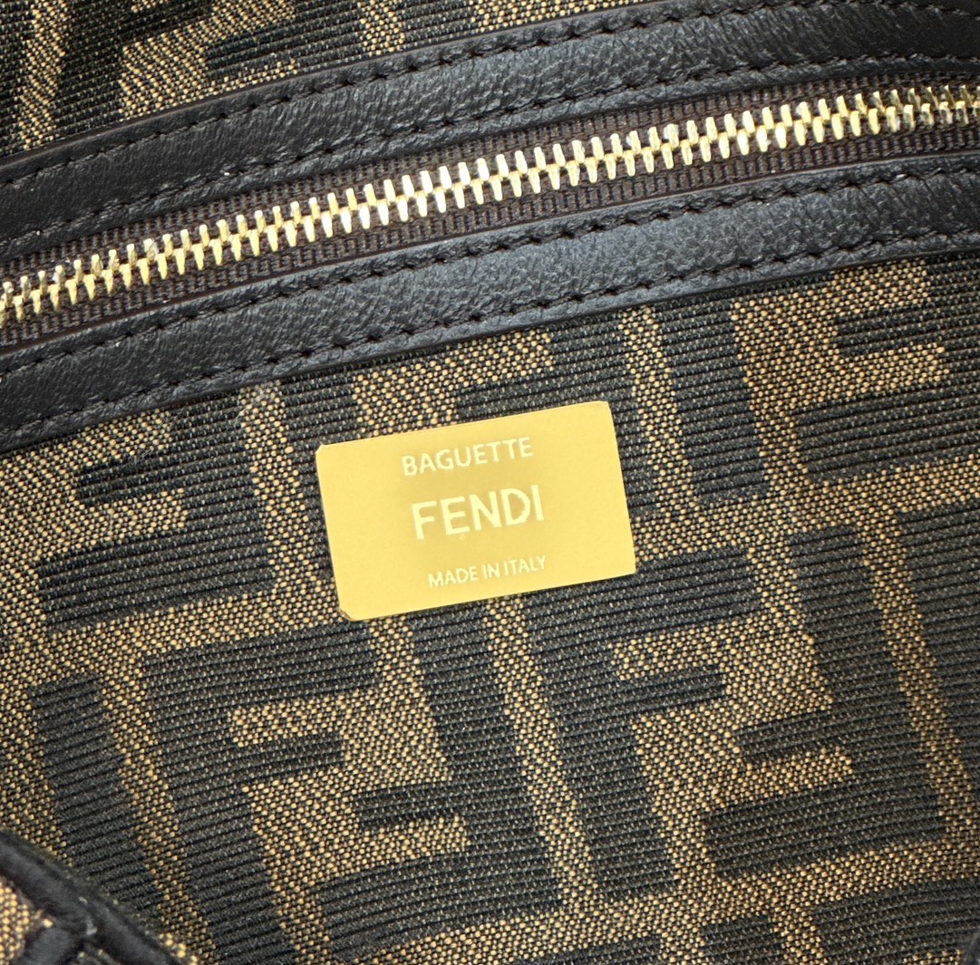 F**di baguette medium bag