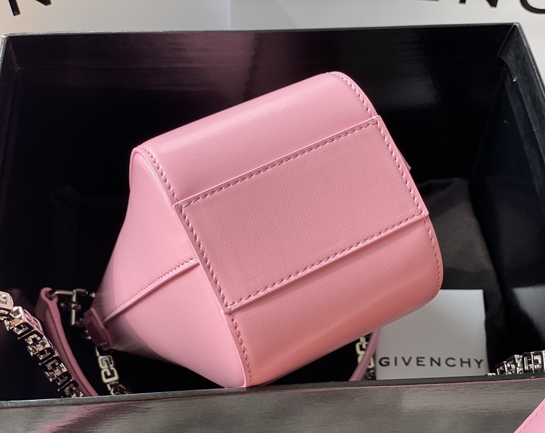 Givenchy Antigona Lock Bag
