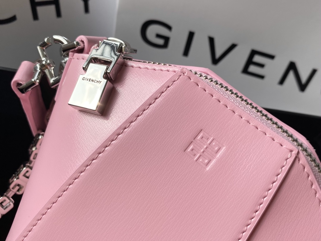 Givenchy Antigona Lock Bag