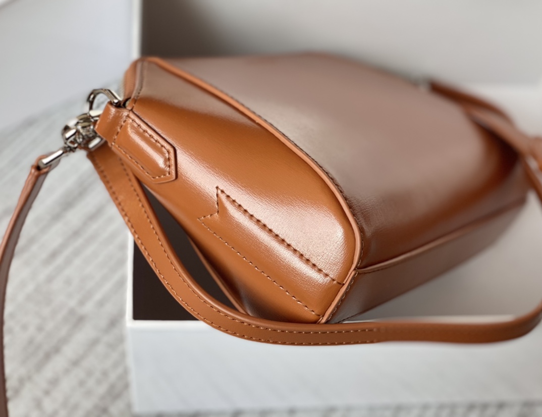 Givenchy XS Antigona Bag