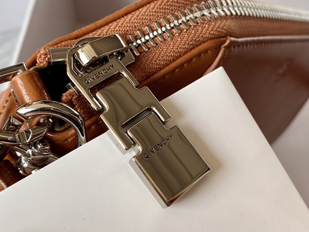 Givenchy XS Antigona Bag