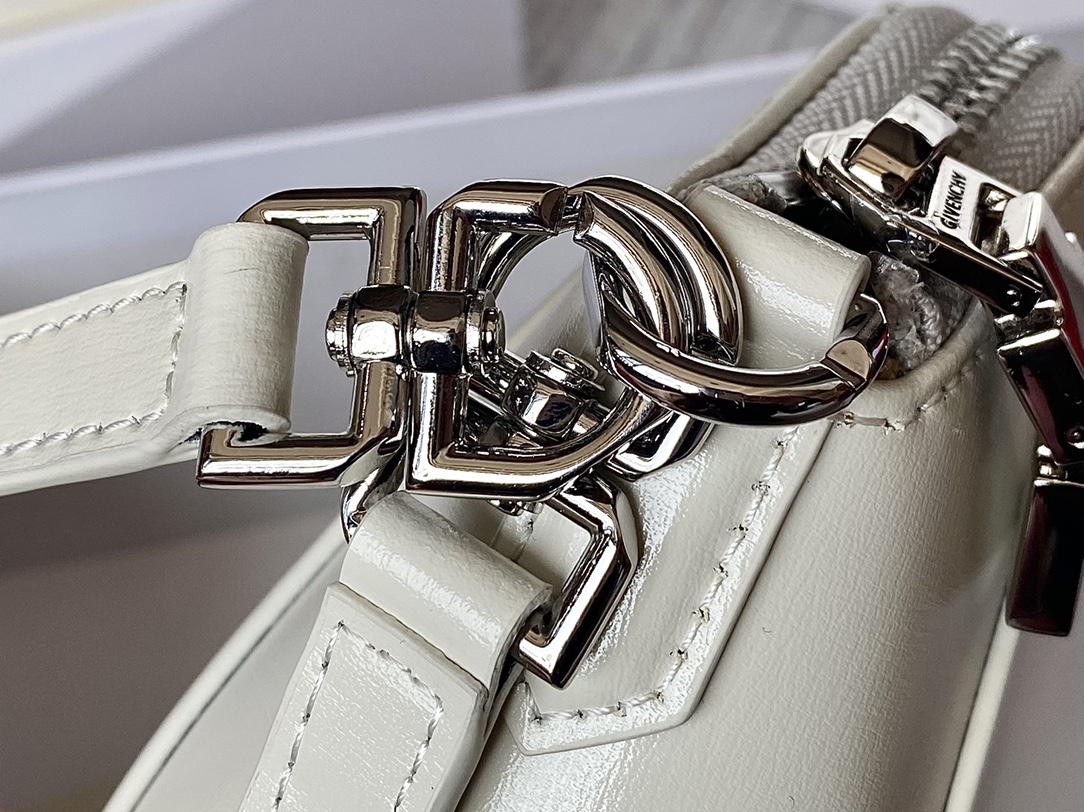 Givenchy XS Antigona Bag
