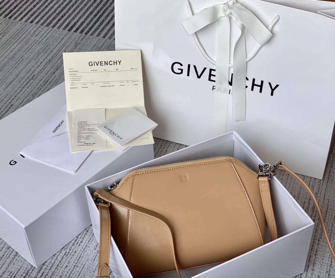 Givenchy XS Antigona Bag