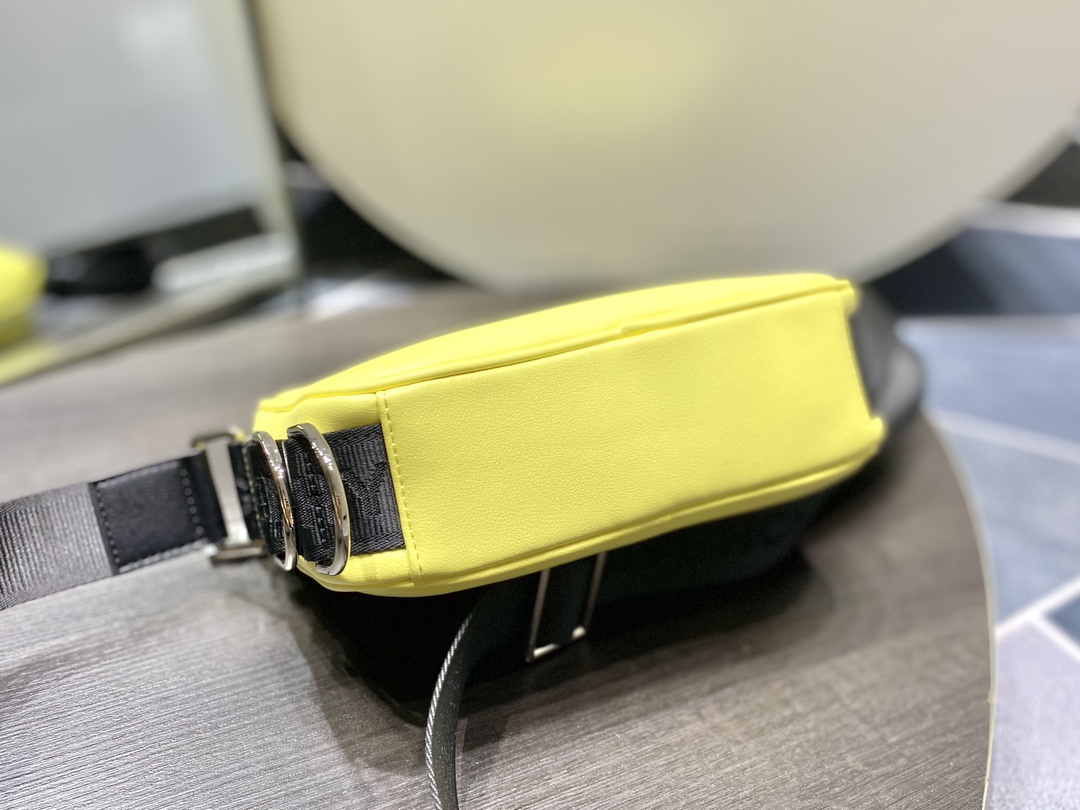 Givenchy G-Essentials Camera Bag