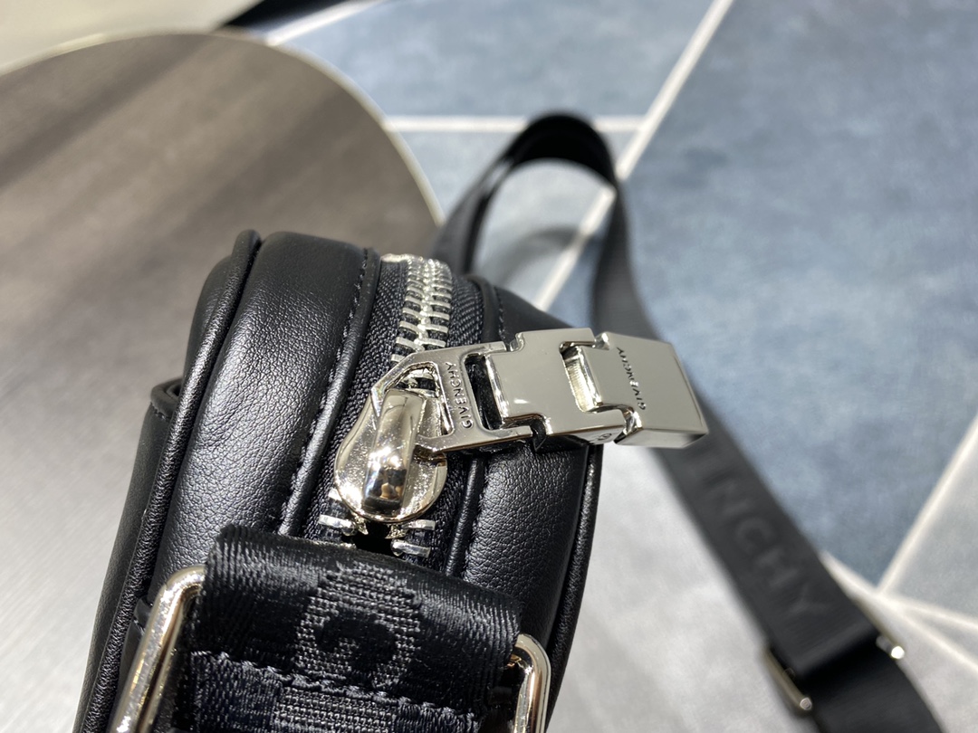Givenchy G-Essentials Camera Bag