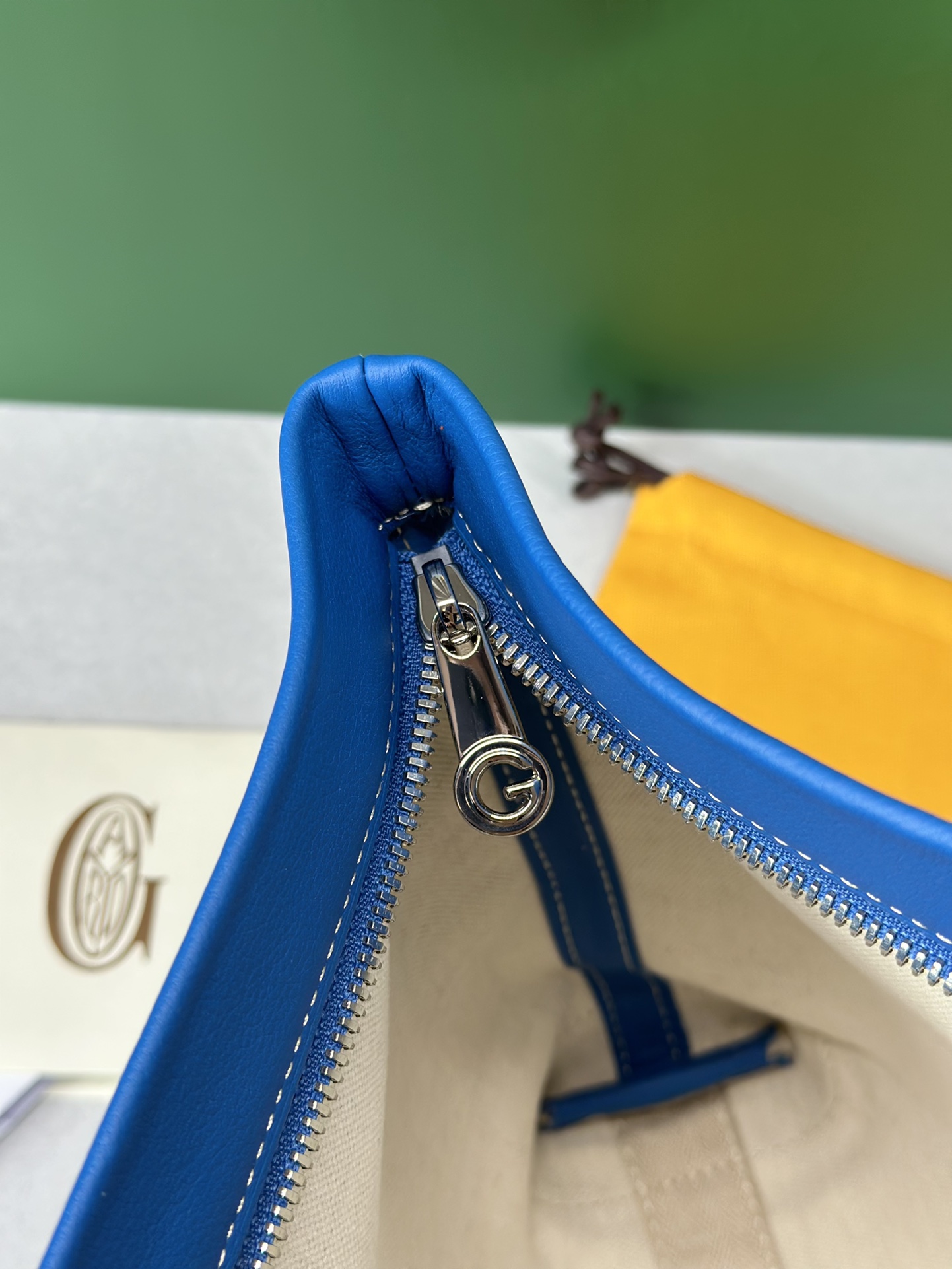 Go*ard conti handbag