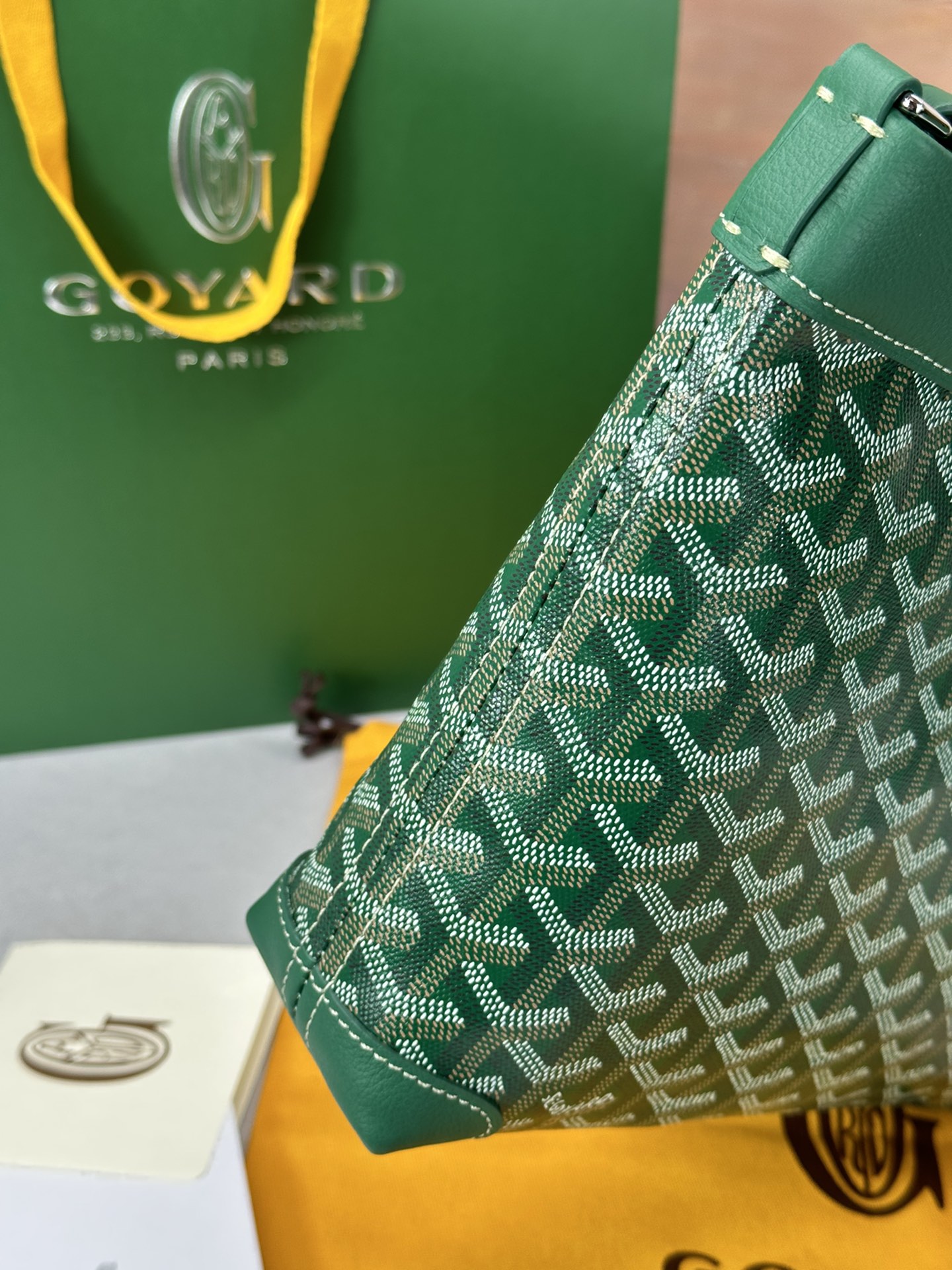 Go*ard conti handbag