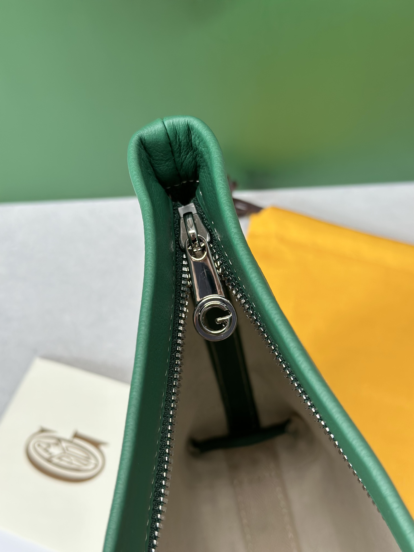 Go*ard conti handbag