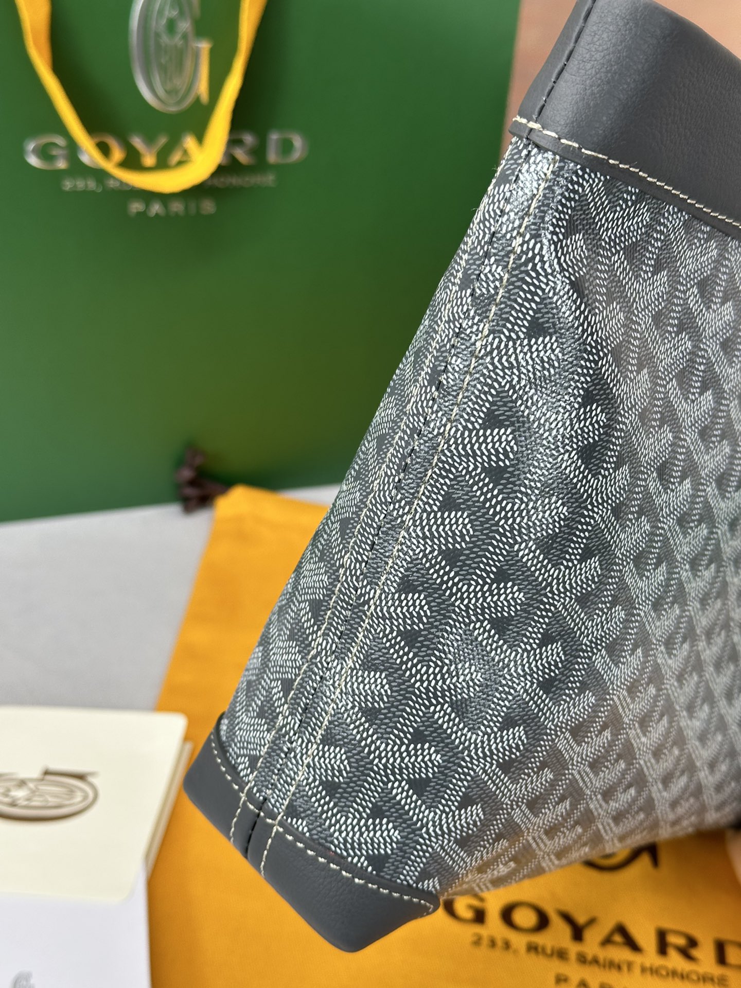 Go*ard conti handbag