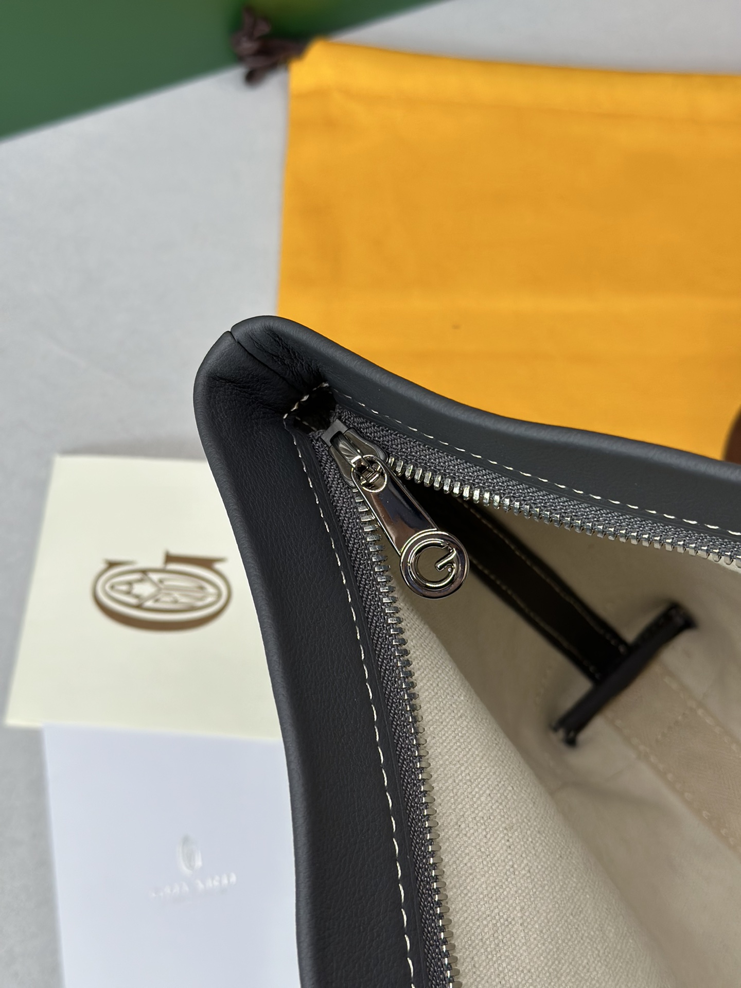 Go*ard conti handbag
