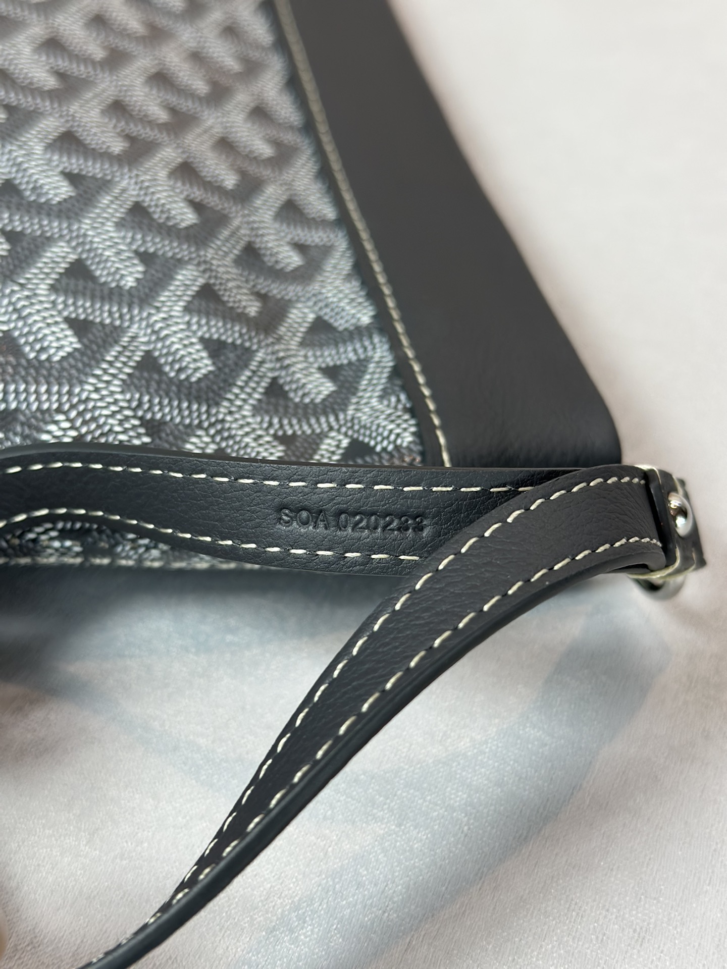 Go*ard conti handbag