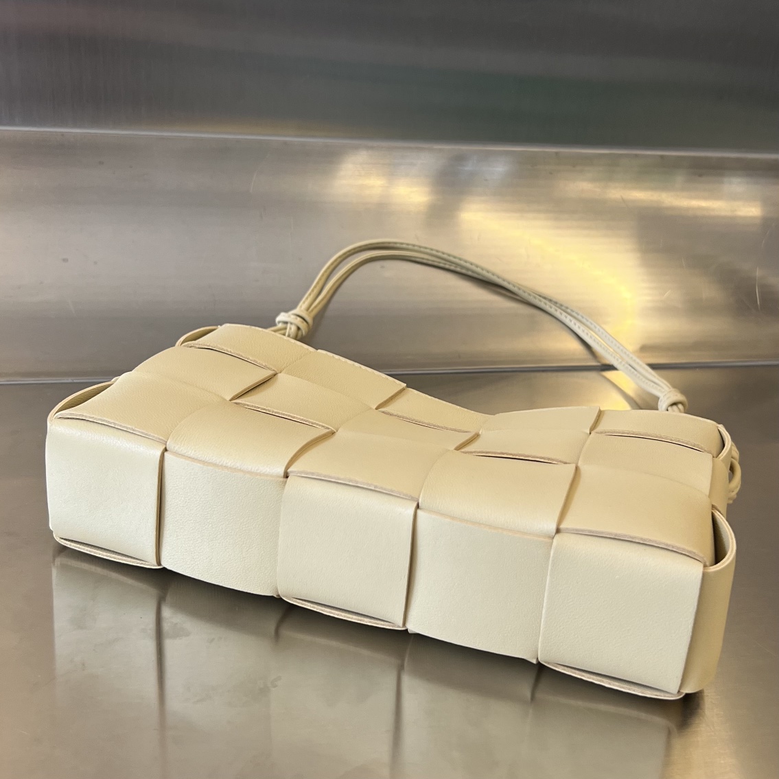 bo*te*ga Ve*ne*ta bv cassette pouch on strap