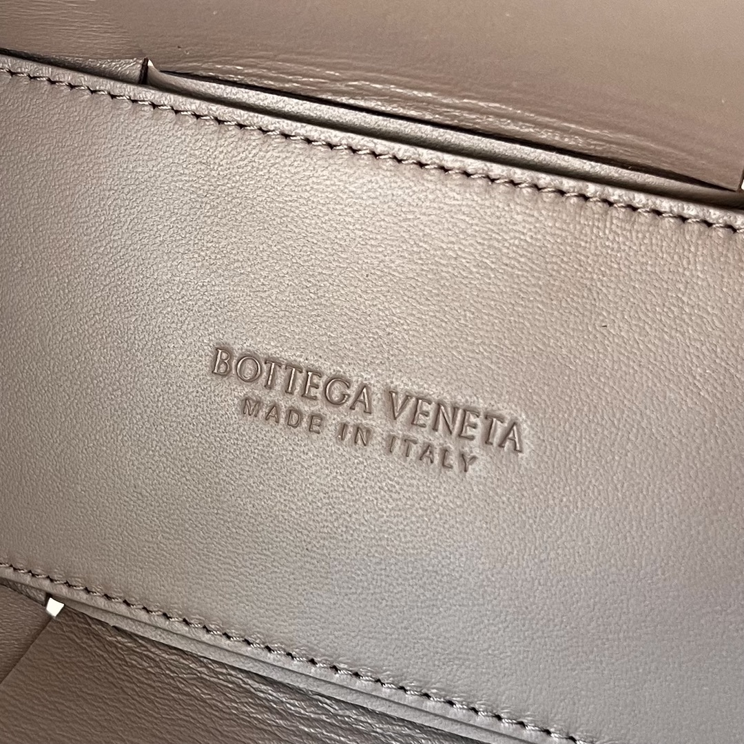 bo*te*ga Ve*ne*ta bv mini arco tote bag