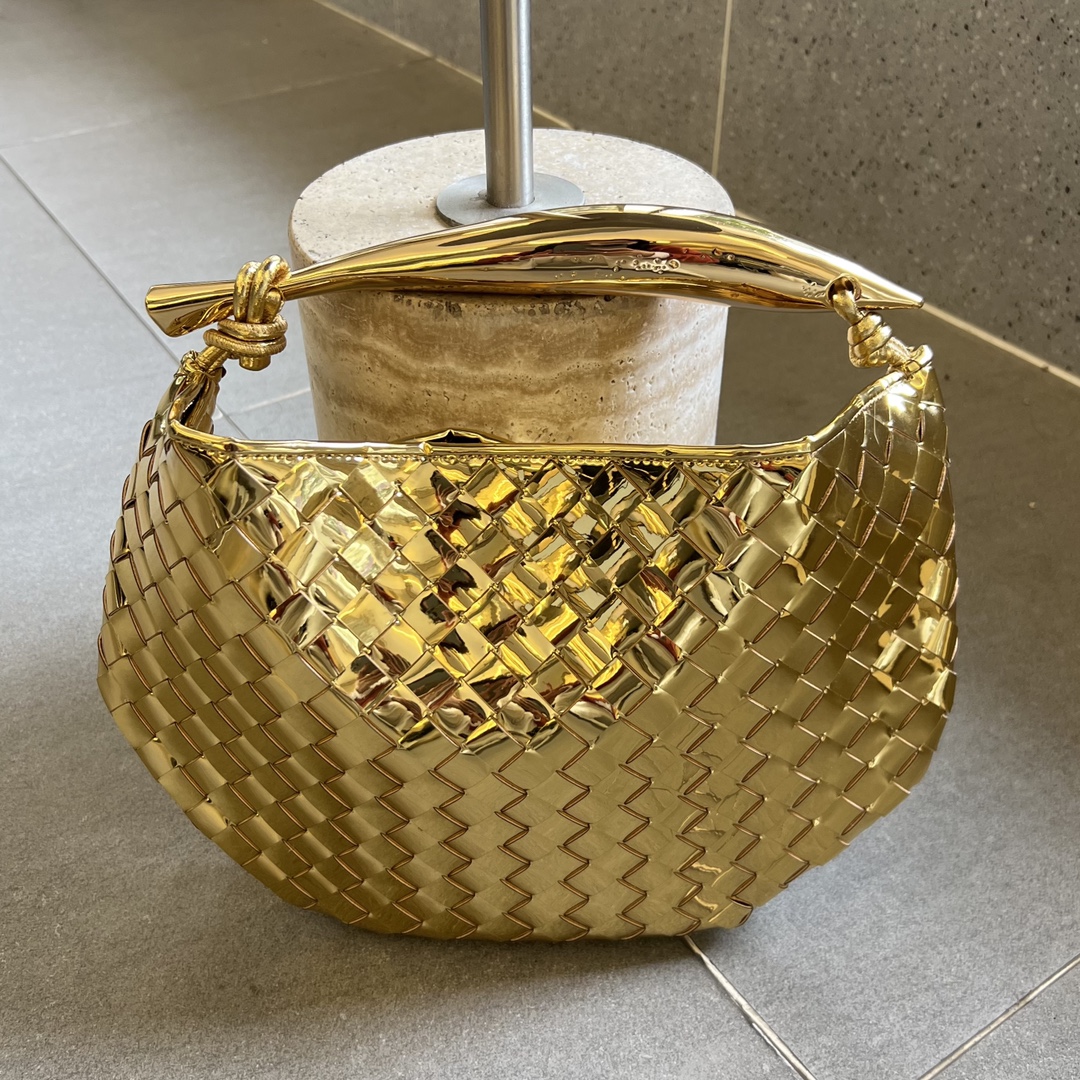 bo*te*ga Ve*ne*ta sardine top handle bag