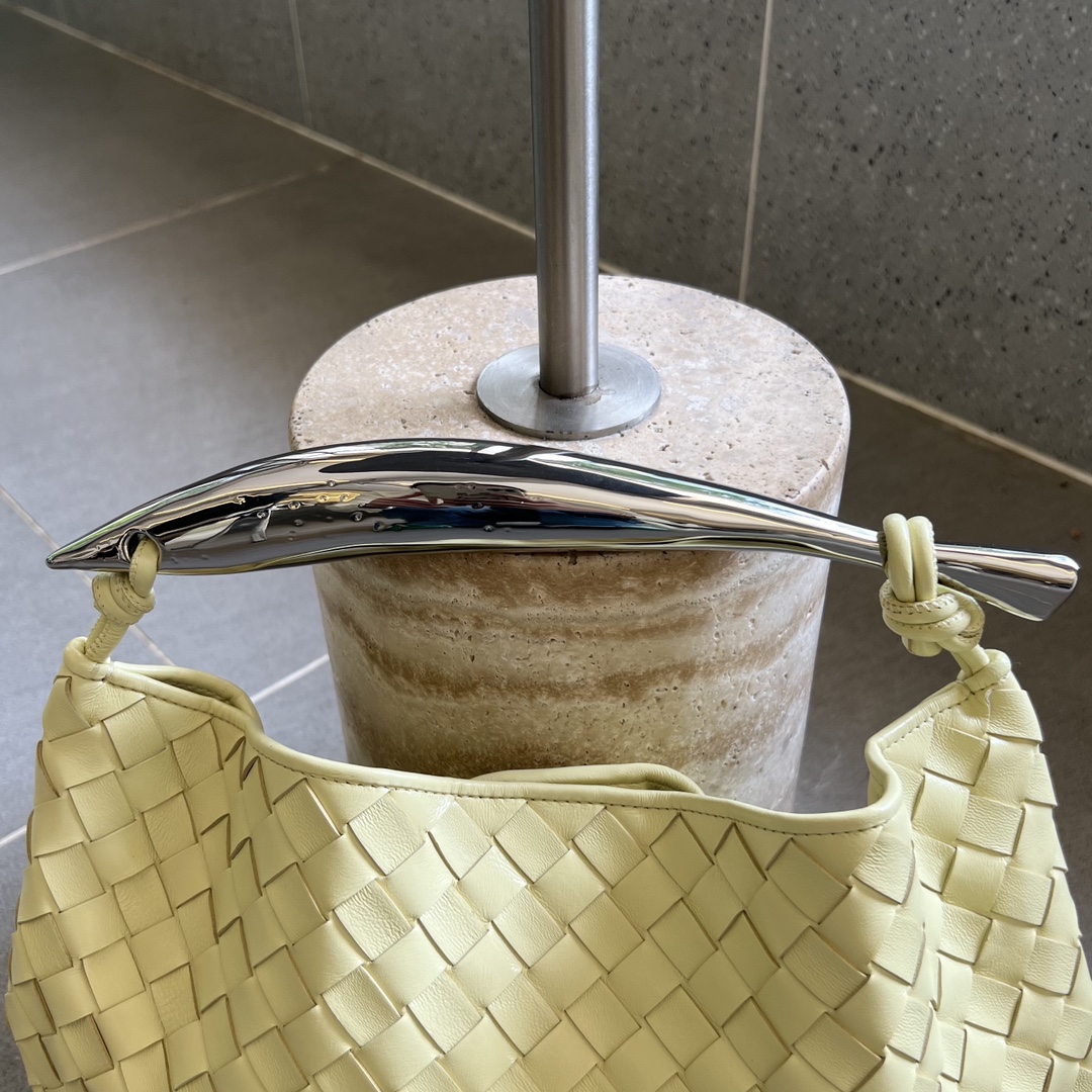 bo*te*ga Ve*ne*ta sardine top handle bag
