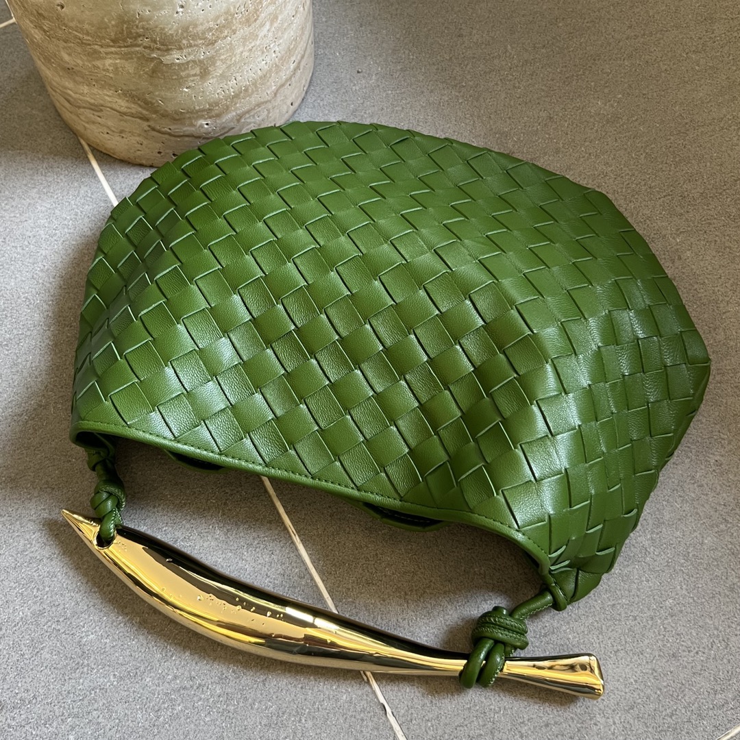 bo*te*ga Ve*ne*ta sardine top handle bag