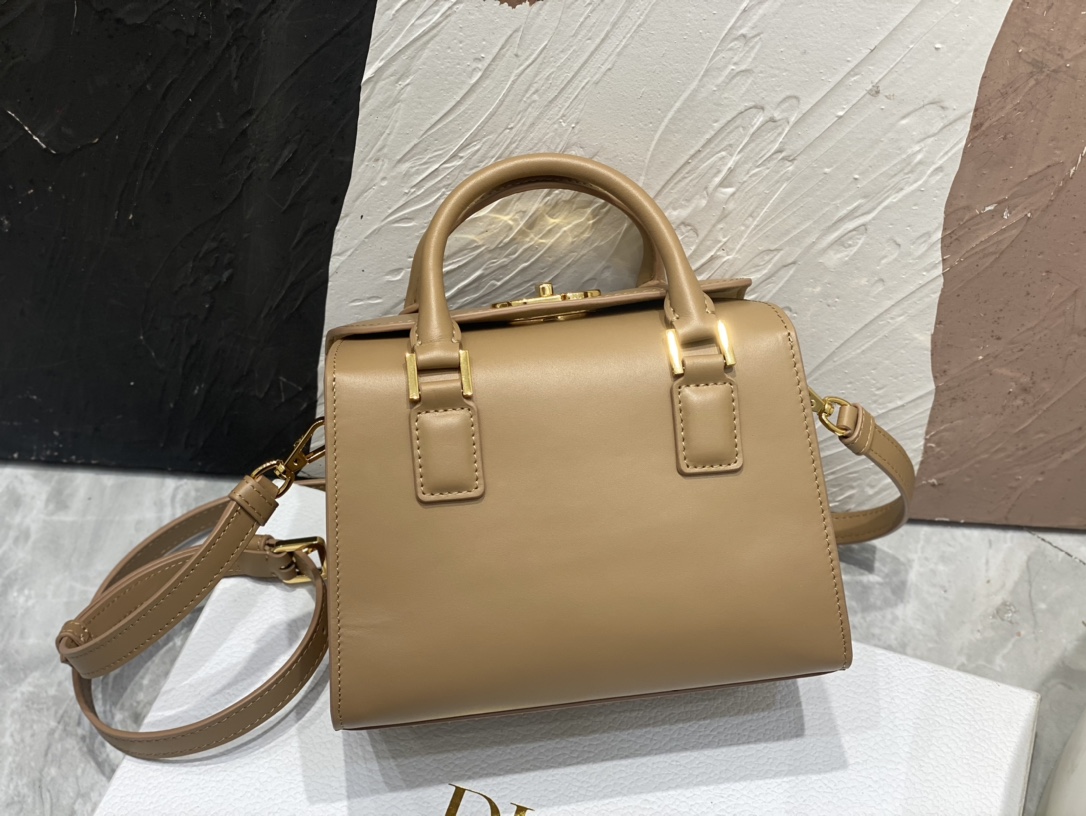 D*or samll boston bag