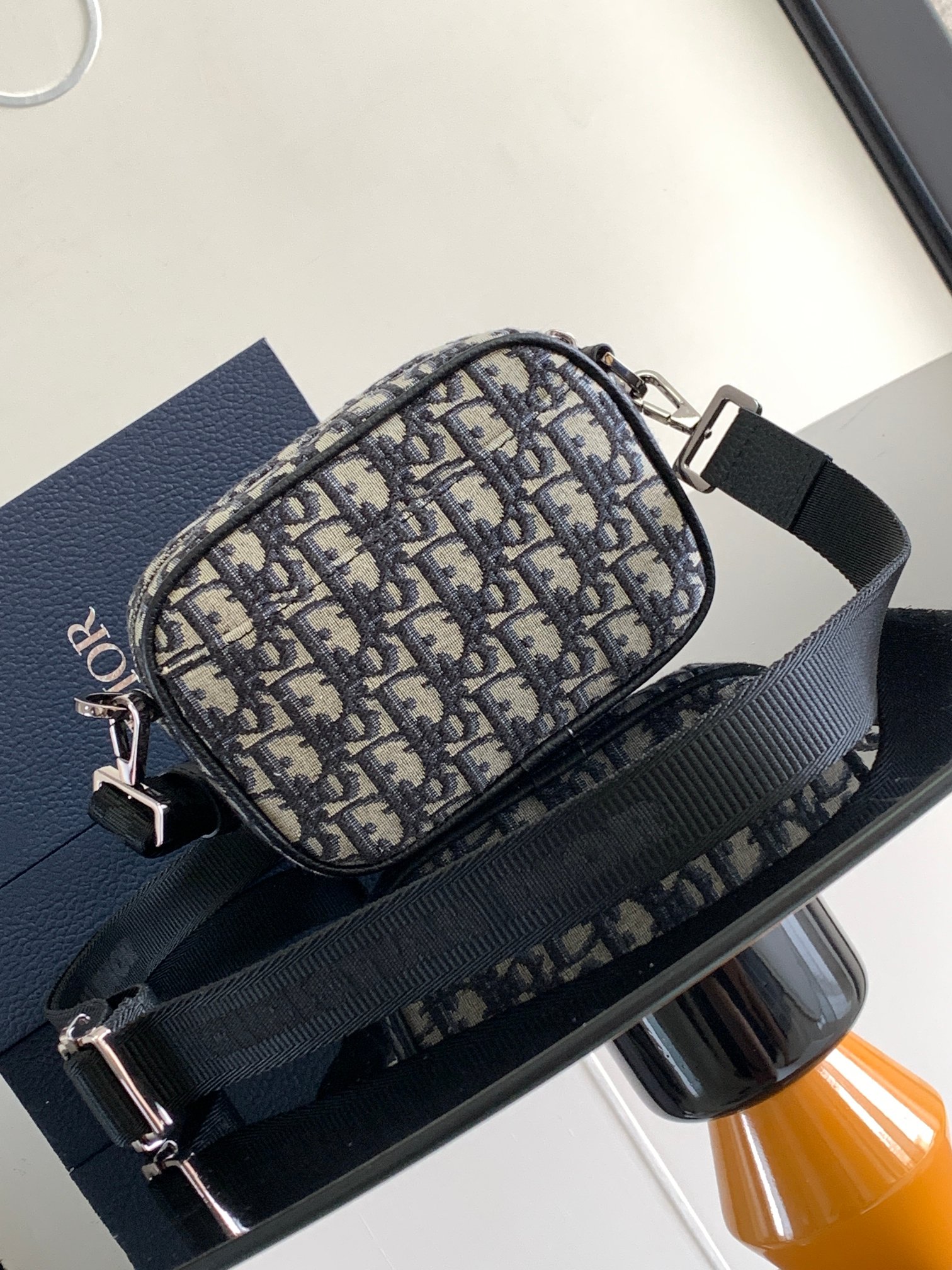 D*or safari bag with strap small