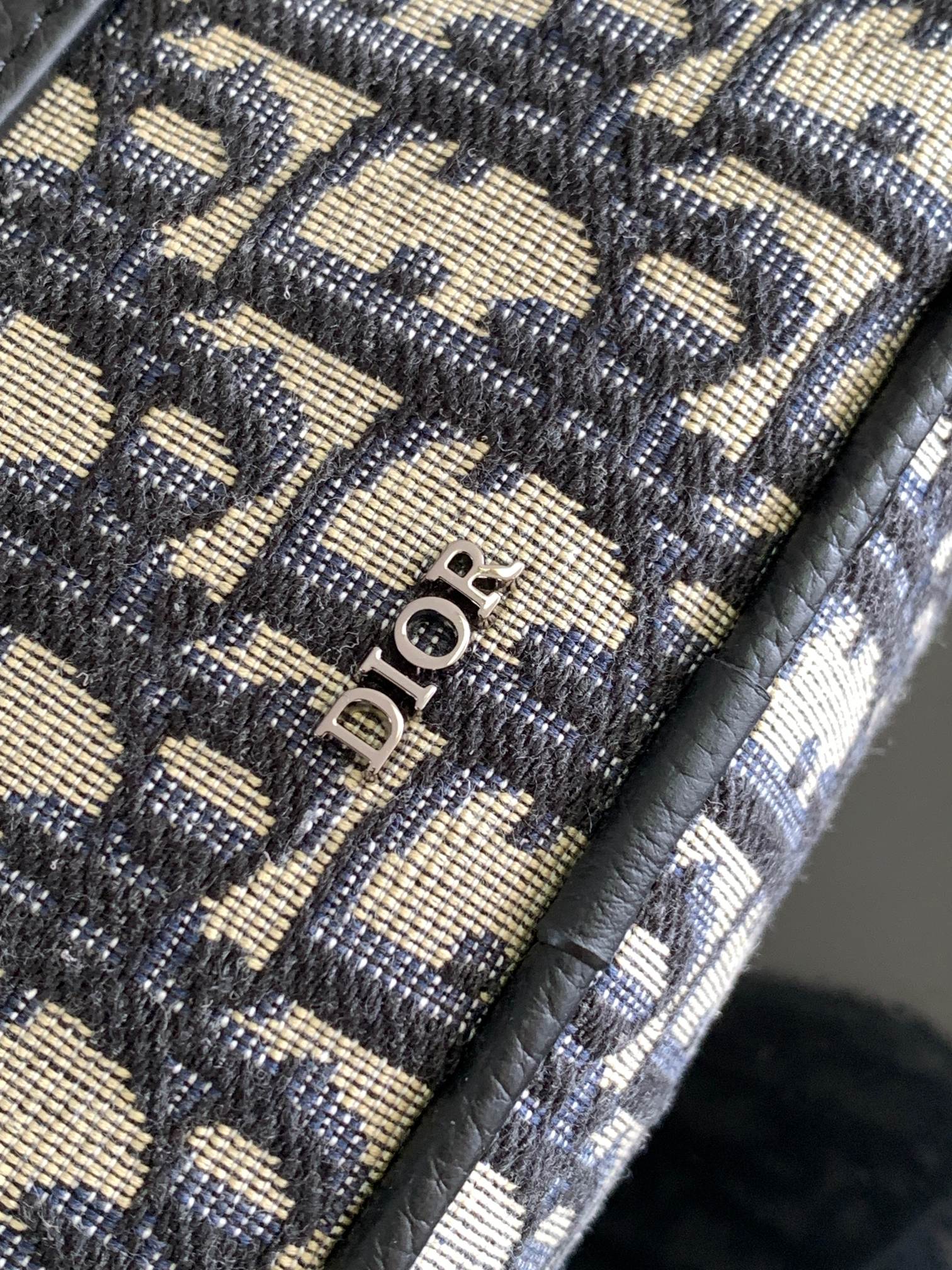 D*or safari bag with strap small