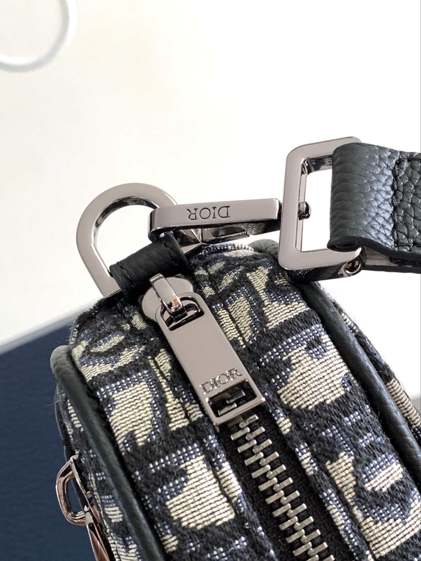 D*or safari bag with strap small