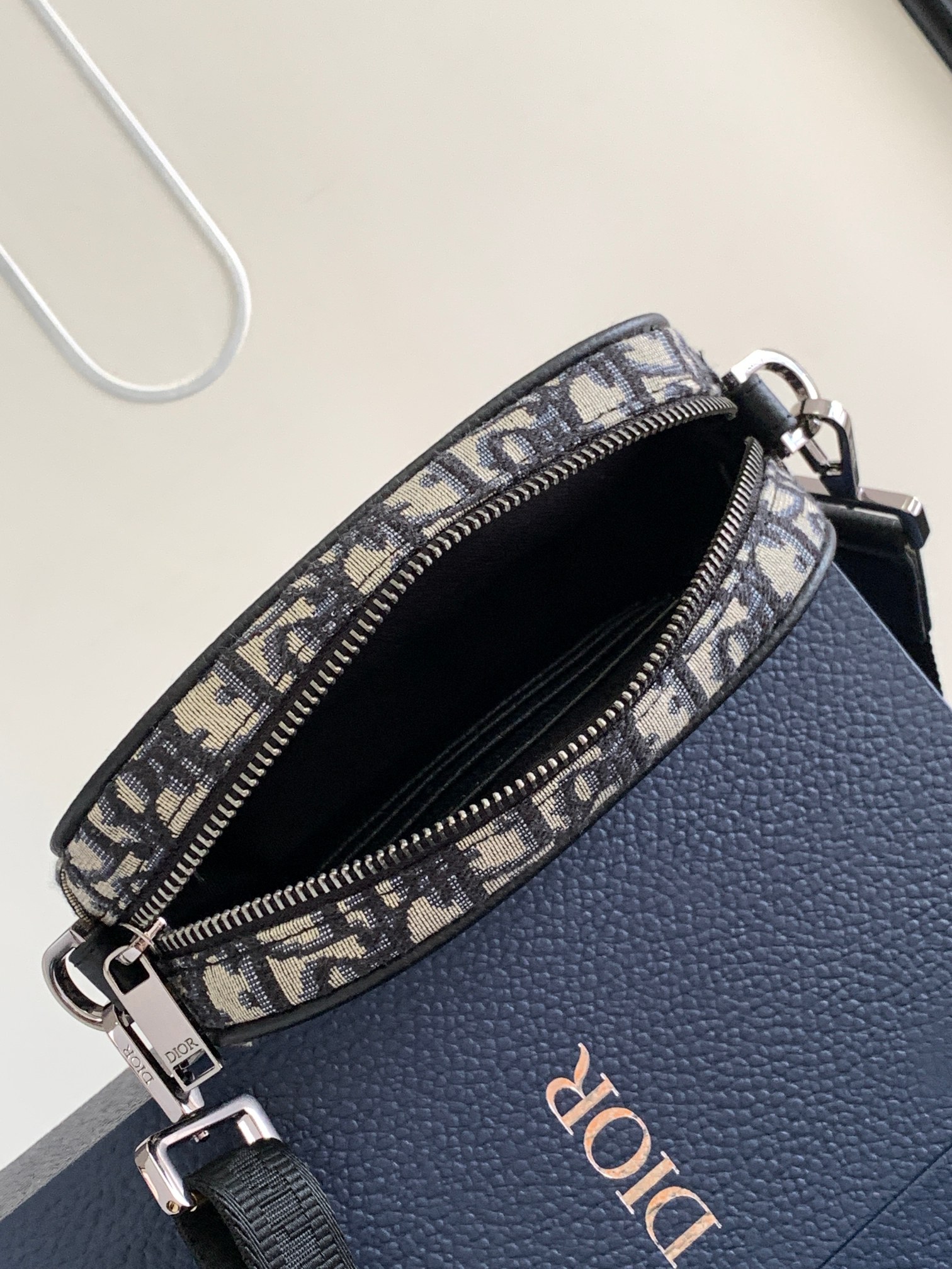 D*or safari bag with strap small